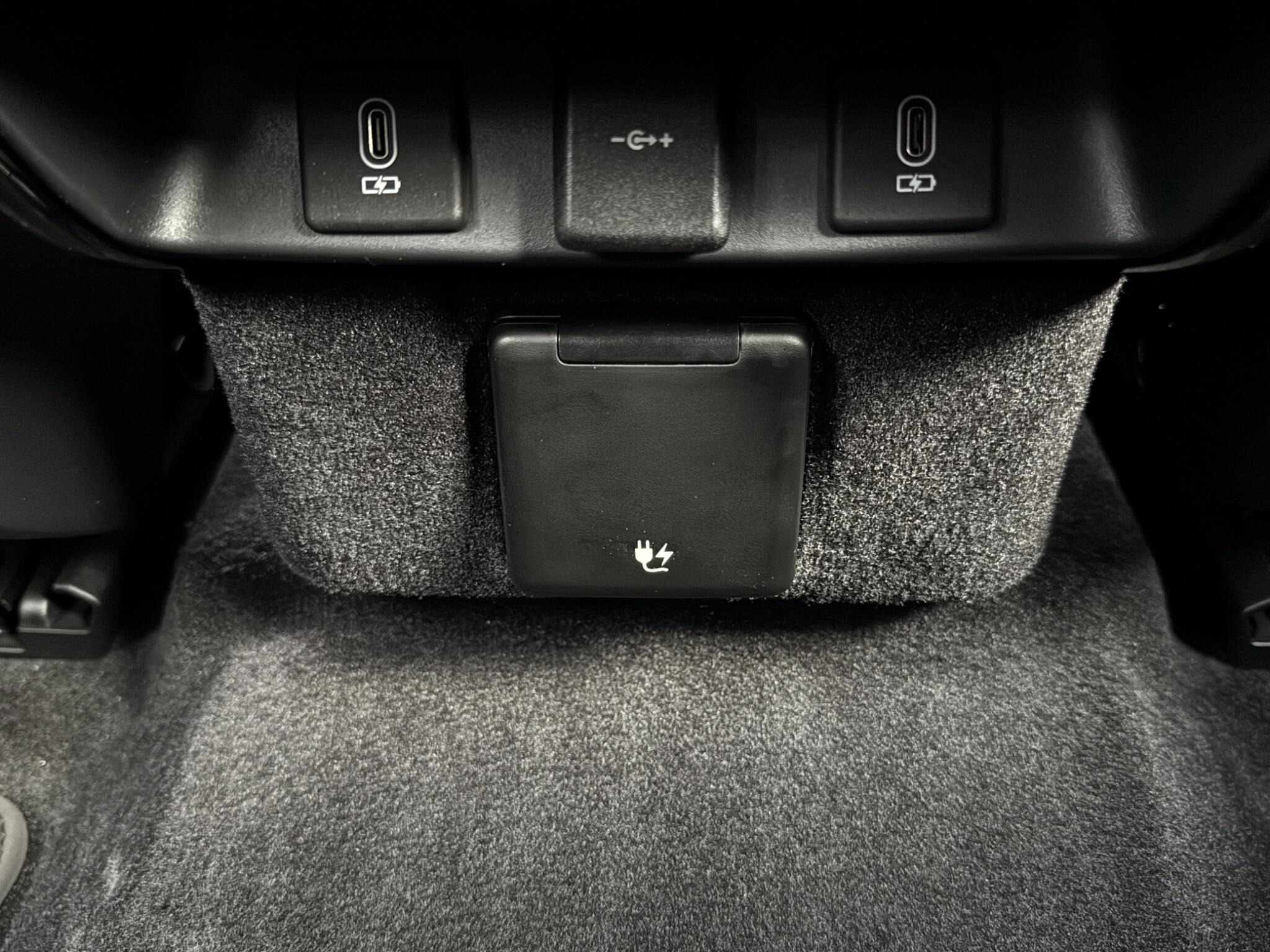 Land Rover Range Rover Sport view 28