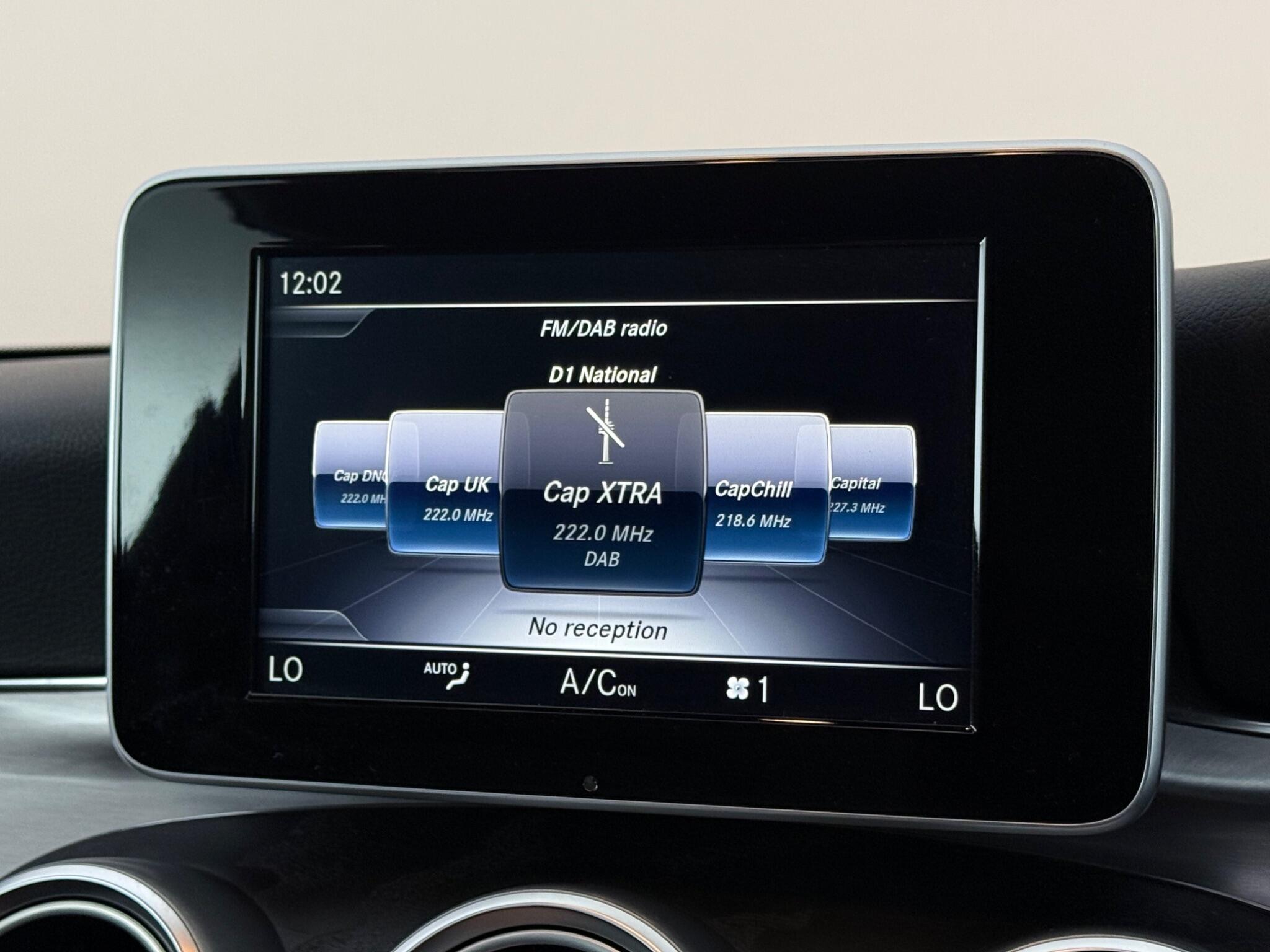 Mercedes-Benz C-Class view 25