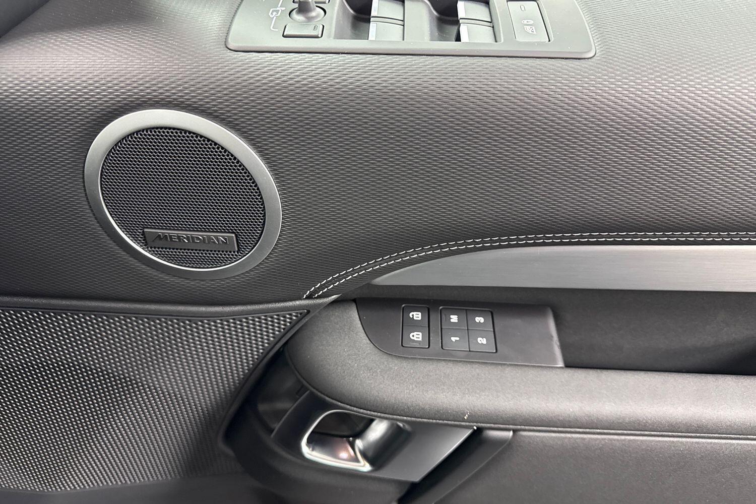Land Rover Discovery view 21