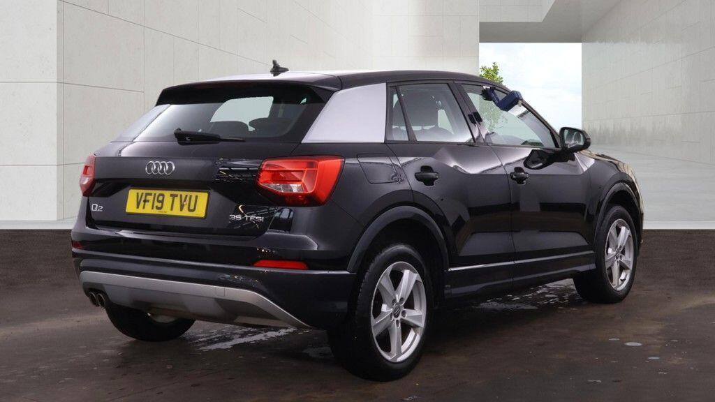 Audi Q2 view 8