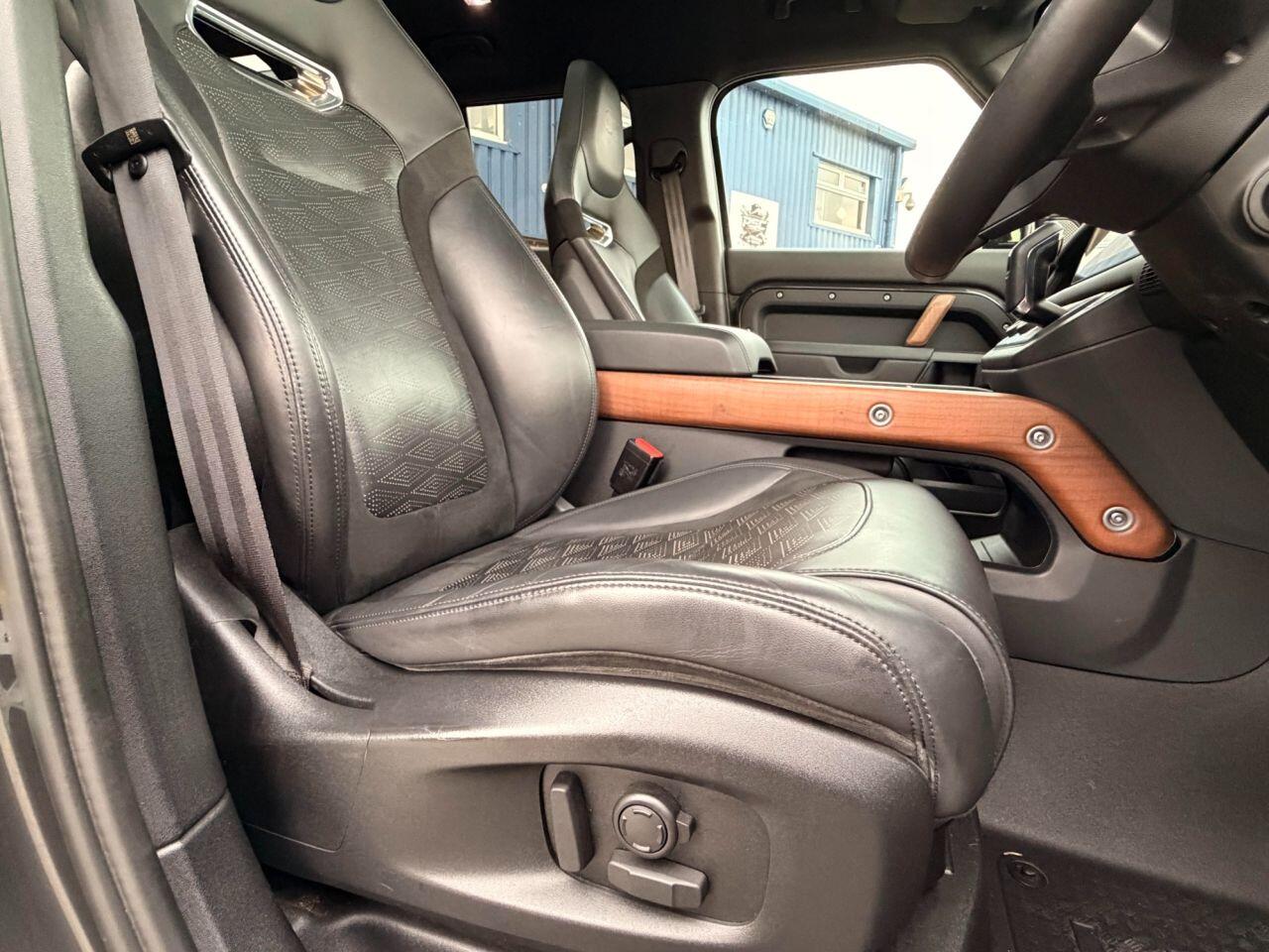 Land Rover Defender view 26