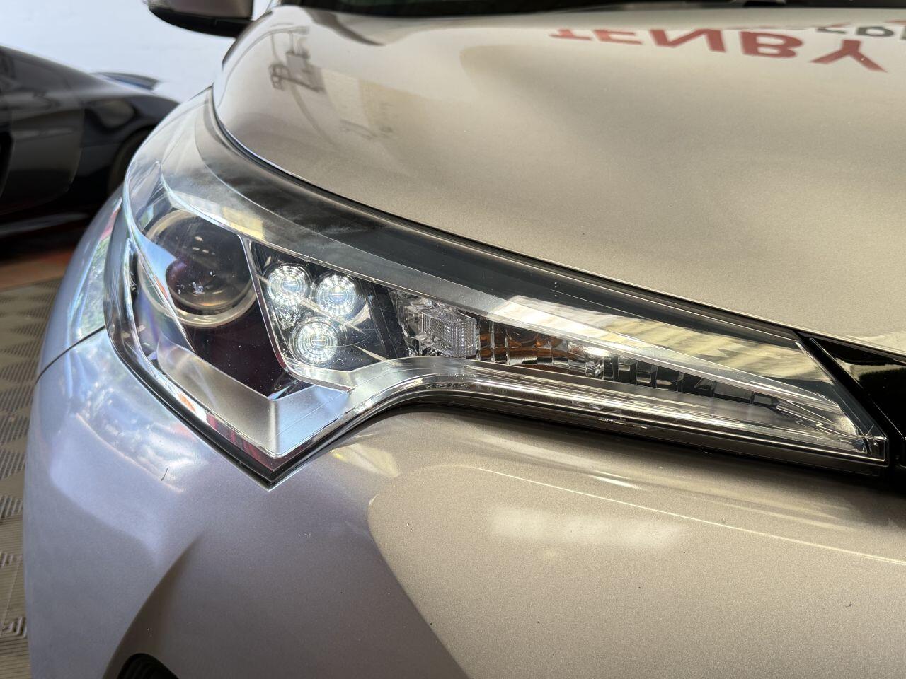 Toyota C-HR view 25