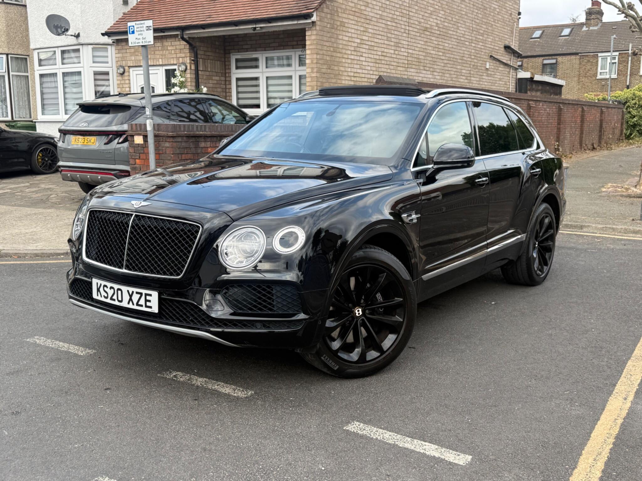 Bentley Bentayga view 4