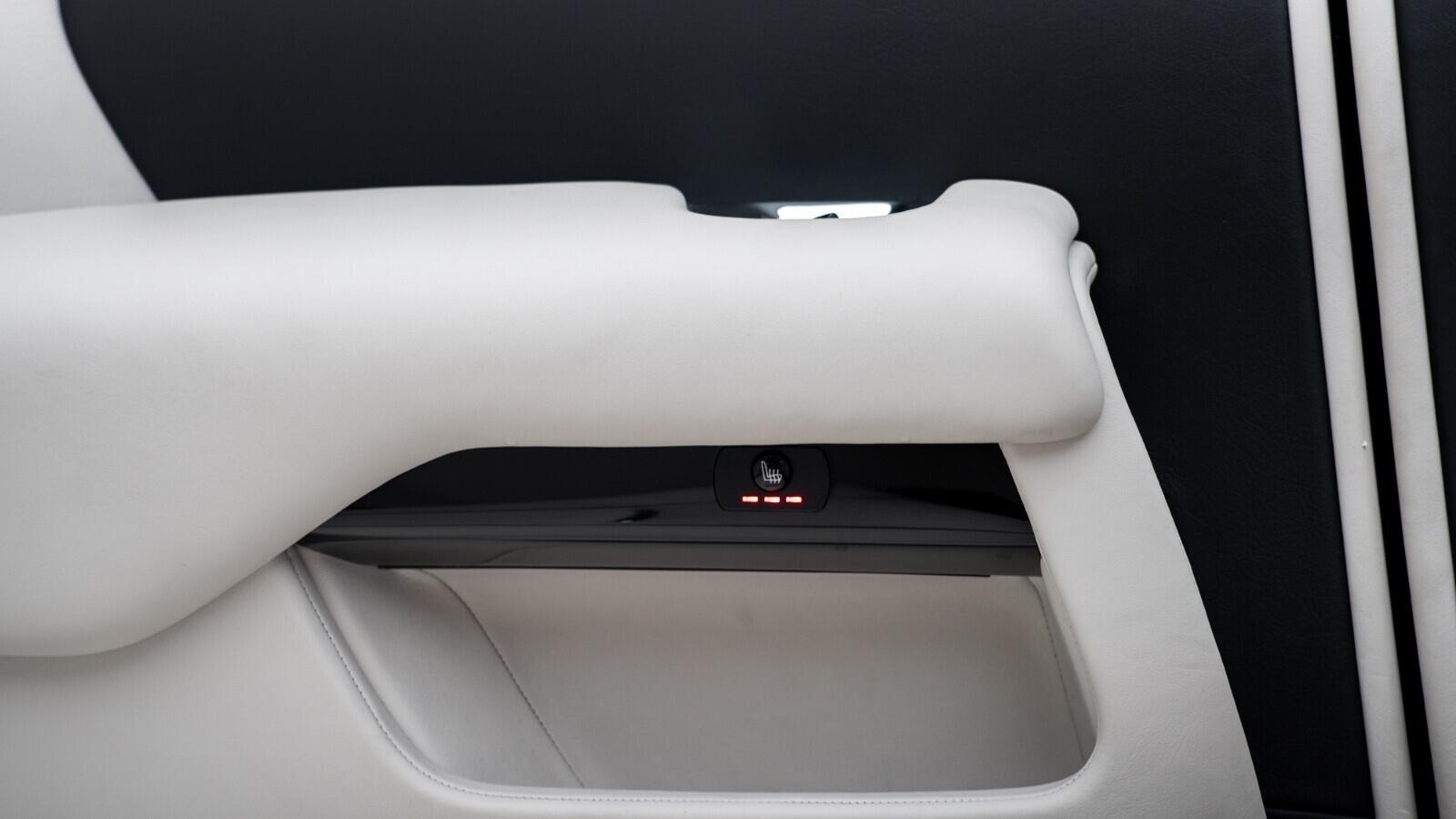 Rolls-Royce Dawn view 12