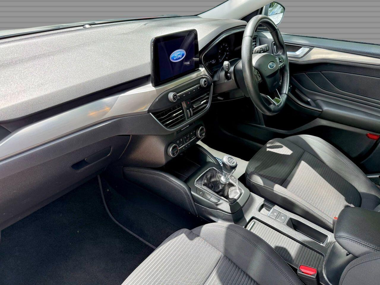 Ford Focus view 17