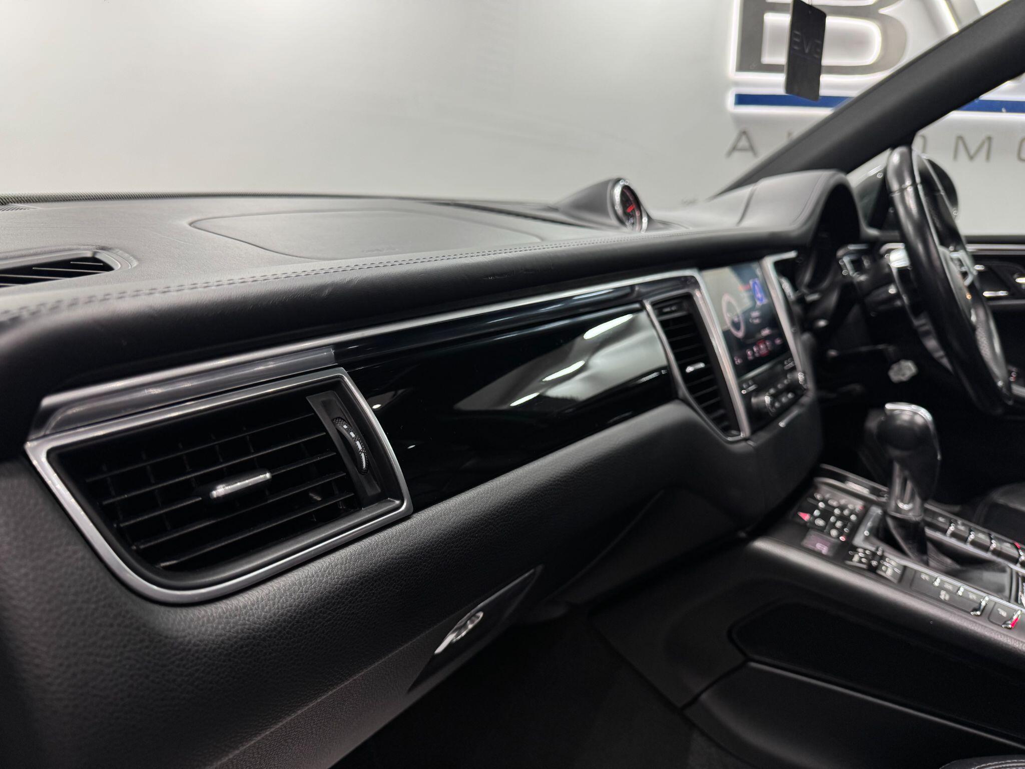 Porsche Macan view 51