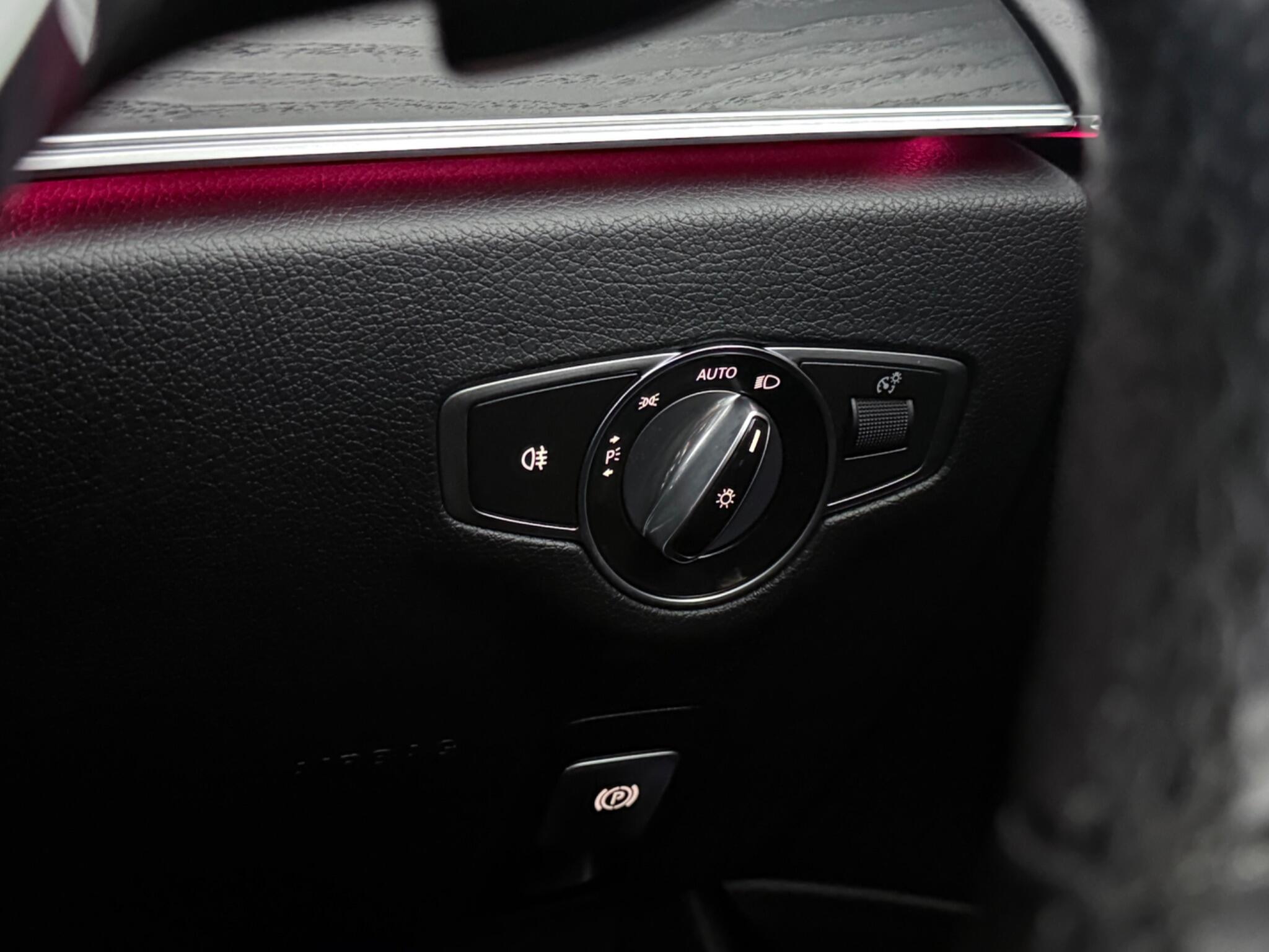 Mercedes-Benz E-Class view 21