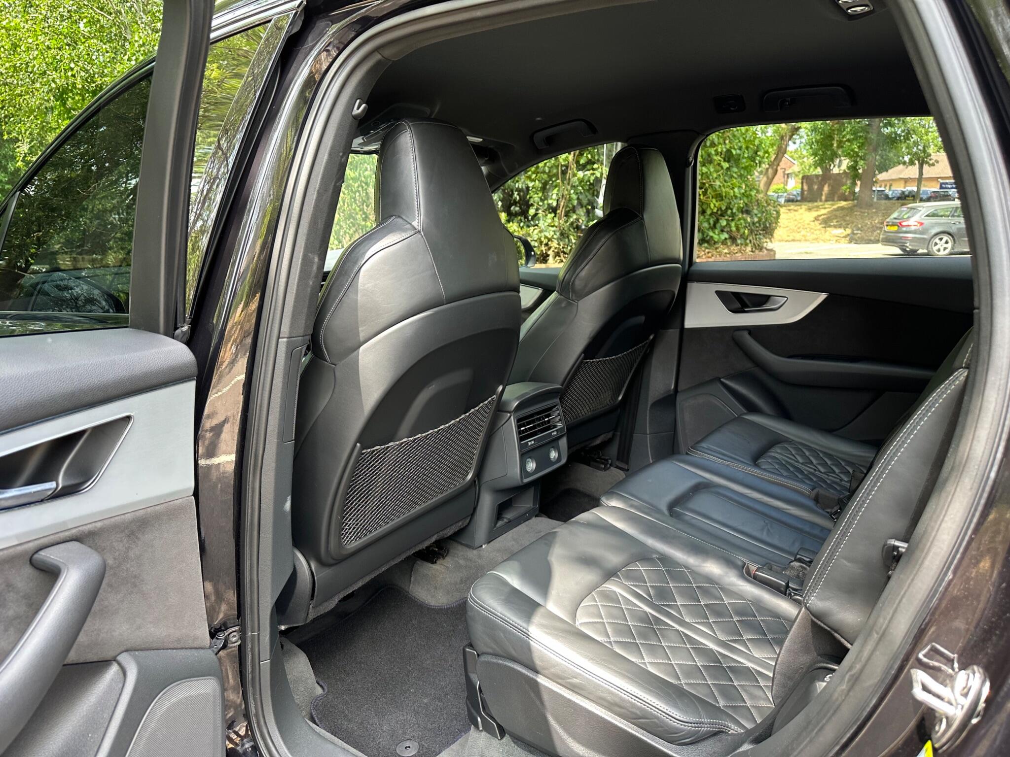 Audi SQ7 view 17