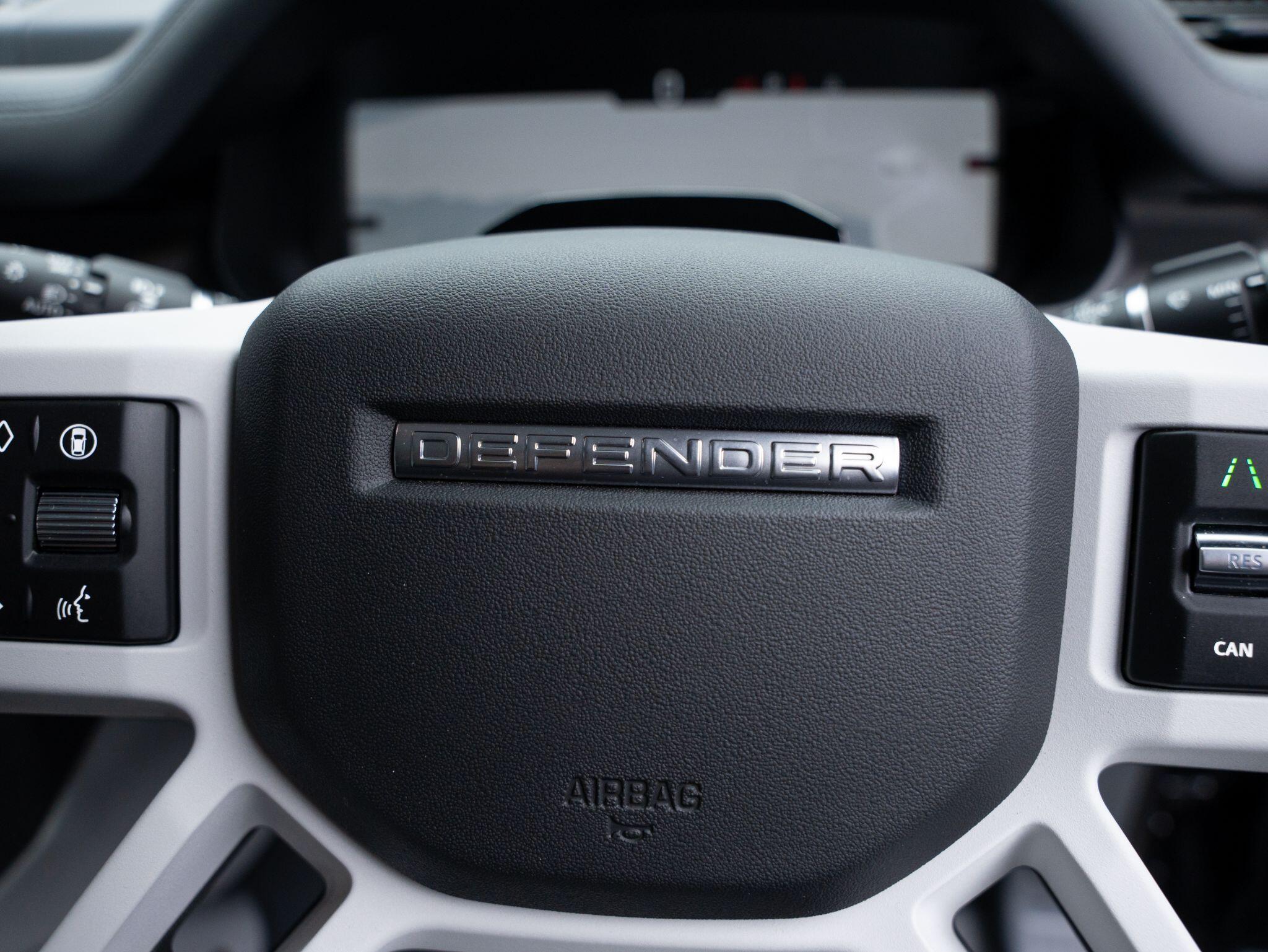 Land Rover Defender view 24