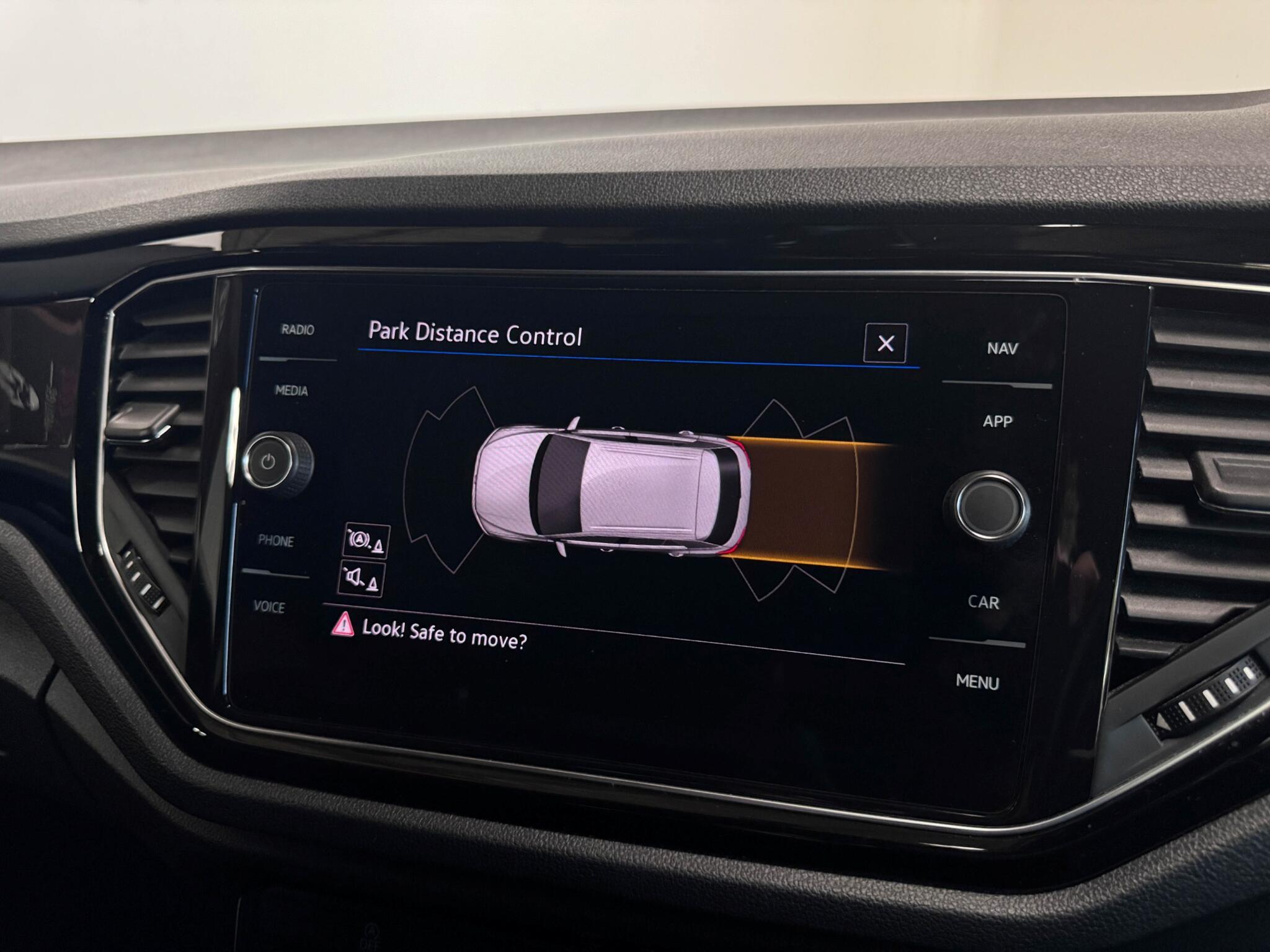 Volkswagen T-Roc view 9