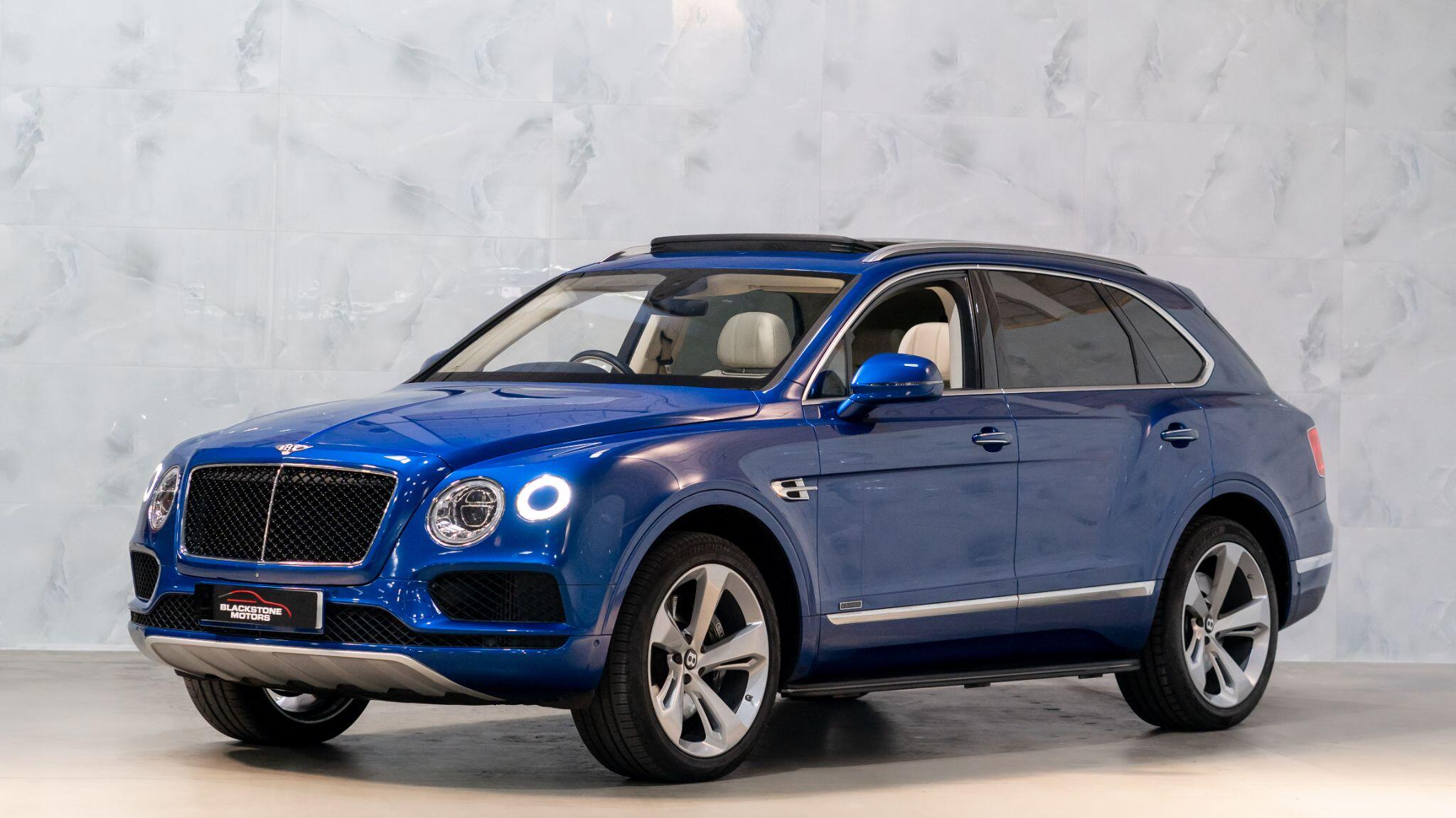 Bentley Bentayga view 3