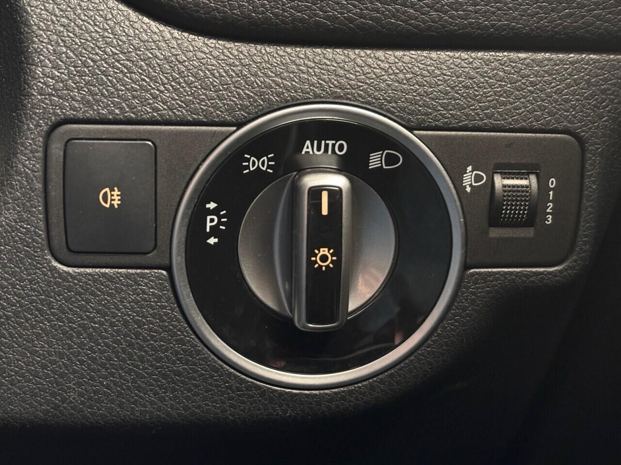 Mercedes-Benz GLA view 41
