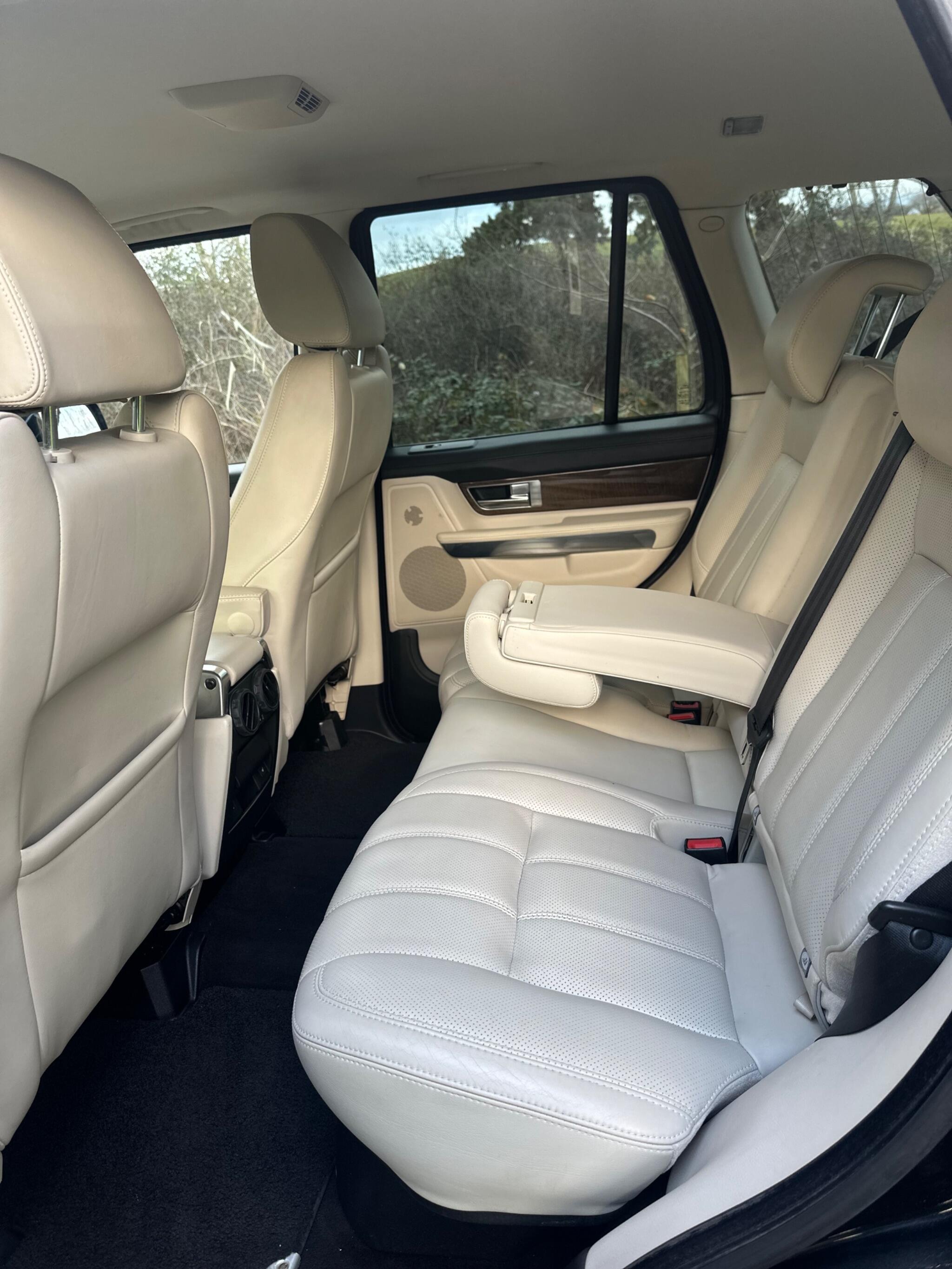 2011 Land Rover Range Rover Sport image 16
