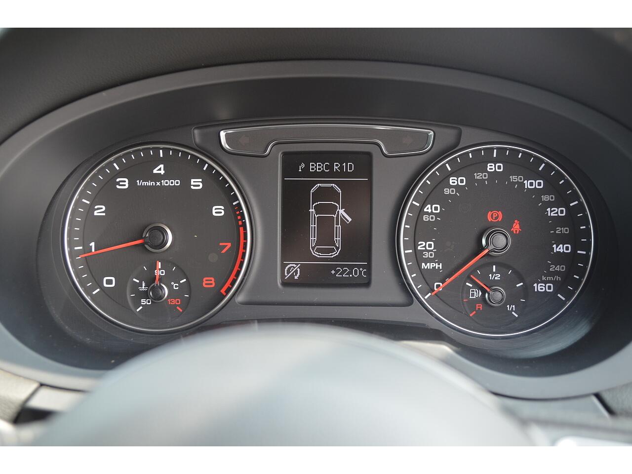 Audi Q3 view 26