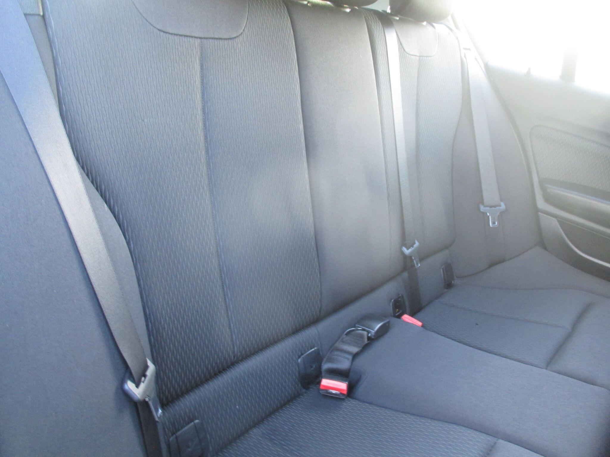 BMW 1 Series view 25