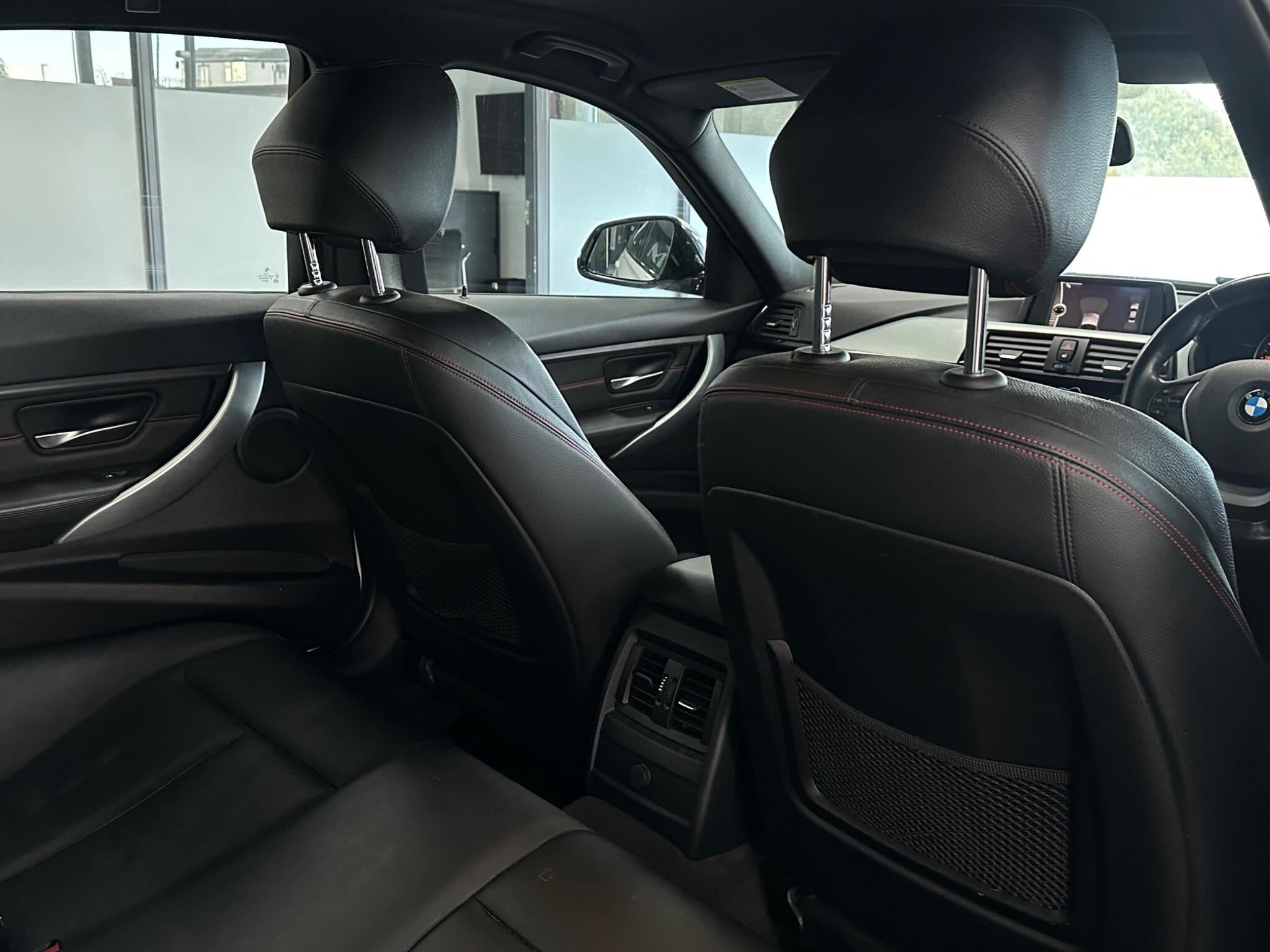 BMW 3 Series view 22