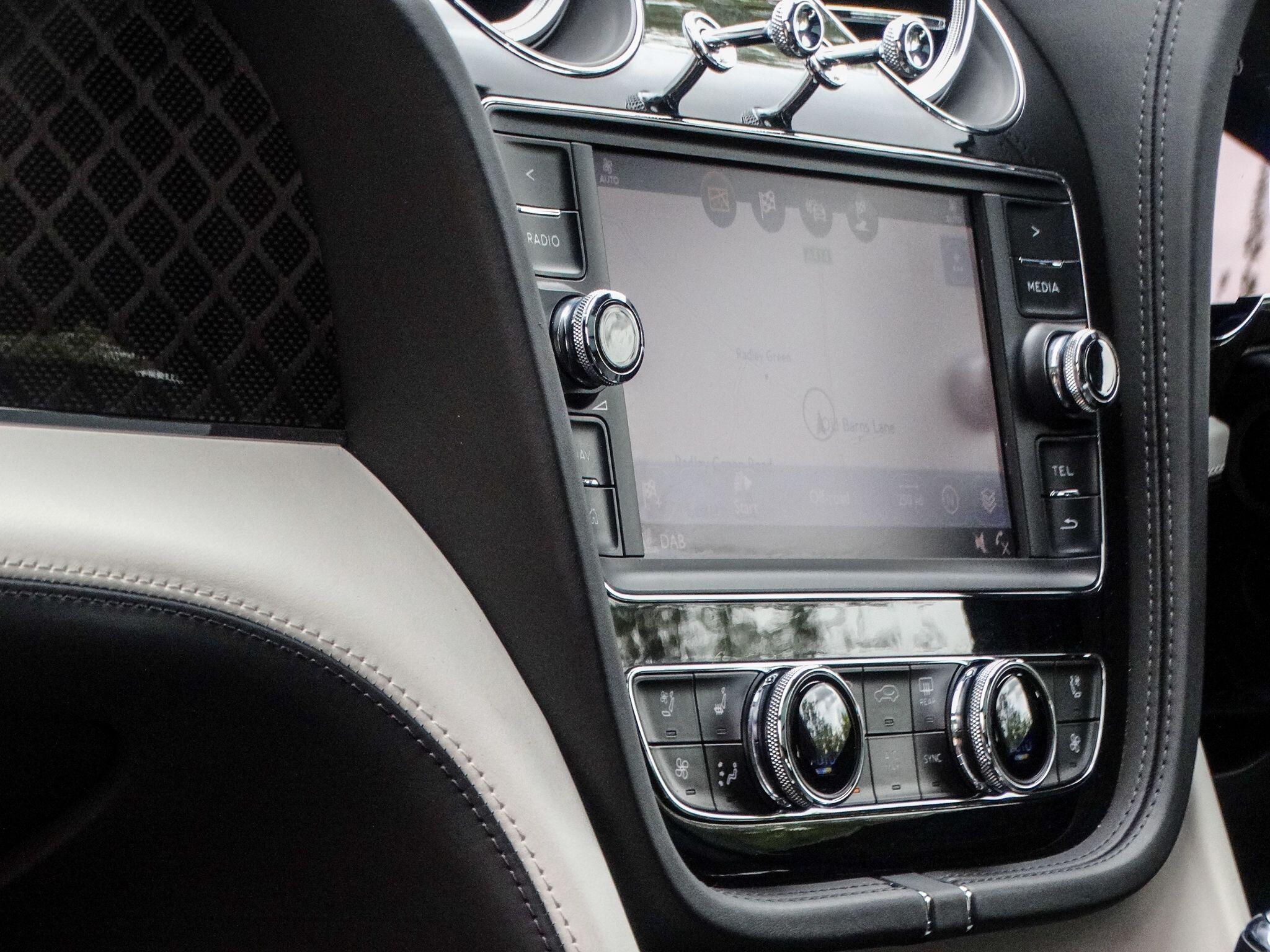 Bentley Bentayga view 26