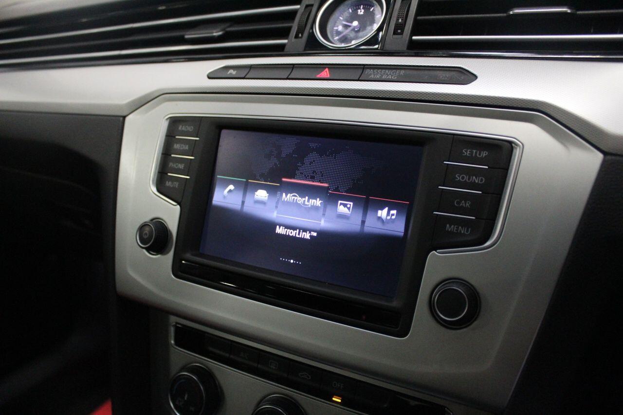 Volkswagen Passat view 42