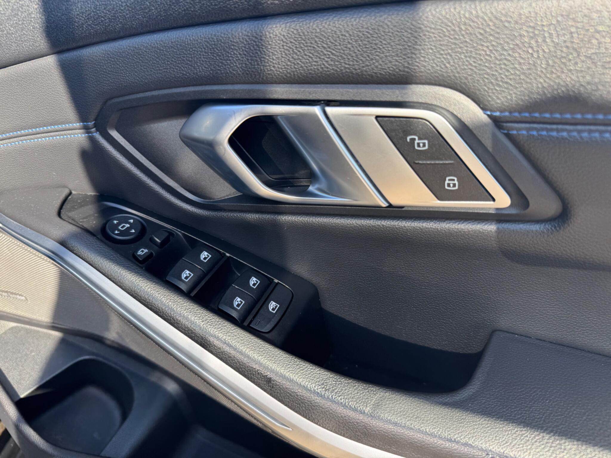 BMW 3 Series view 28