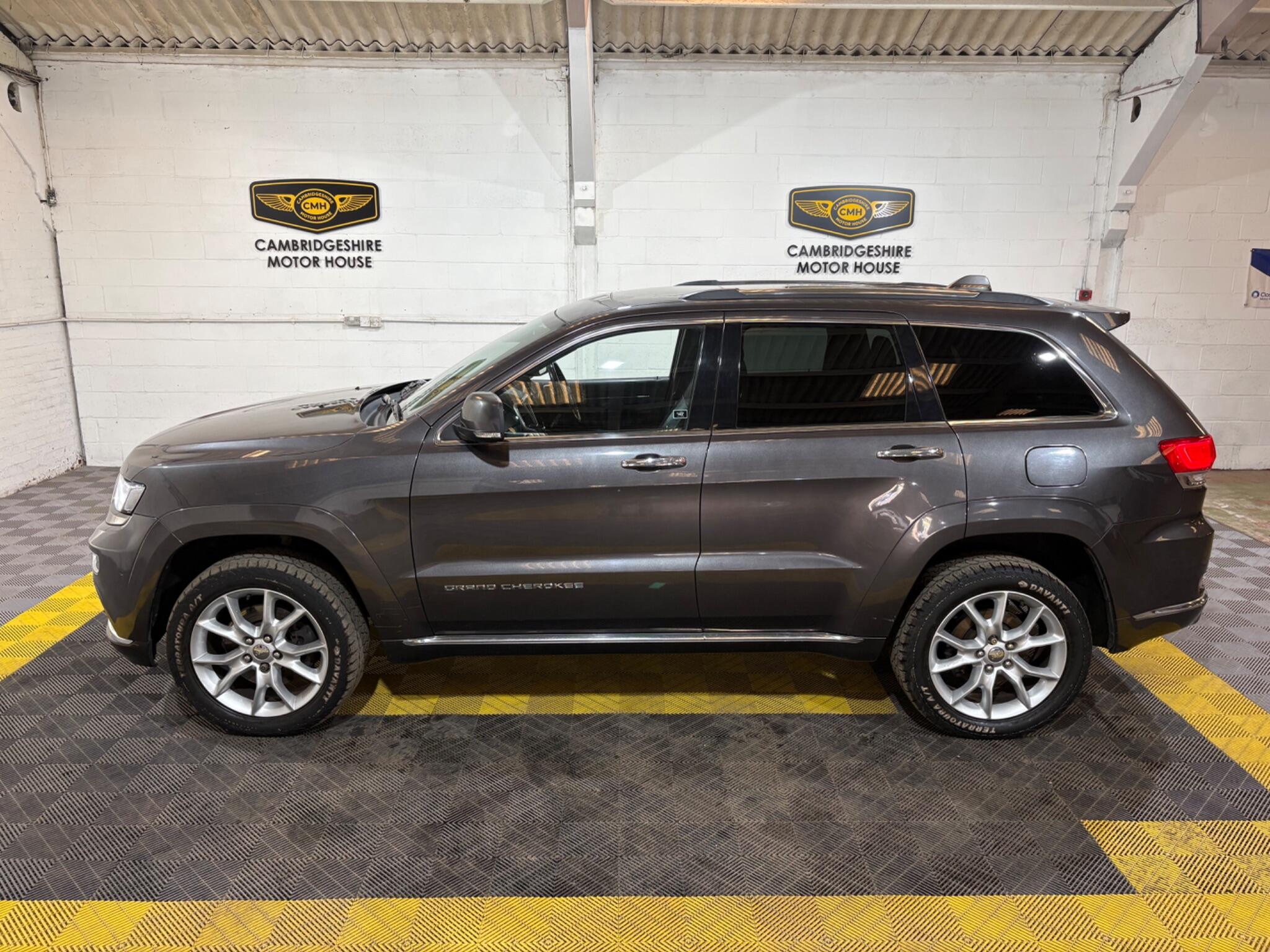 Jeep Grand Cherokee view 39