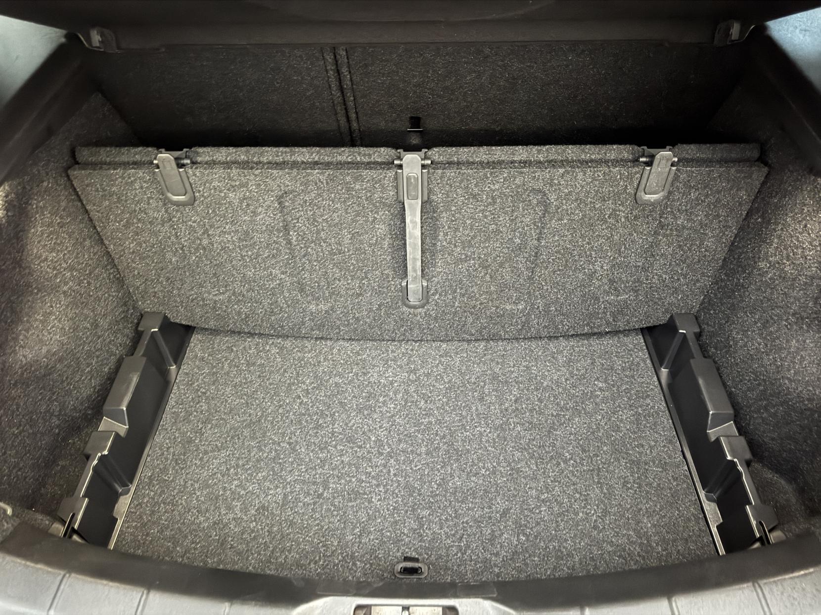 Volvo V40 view 78