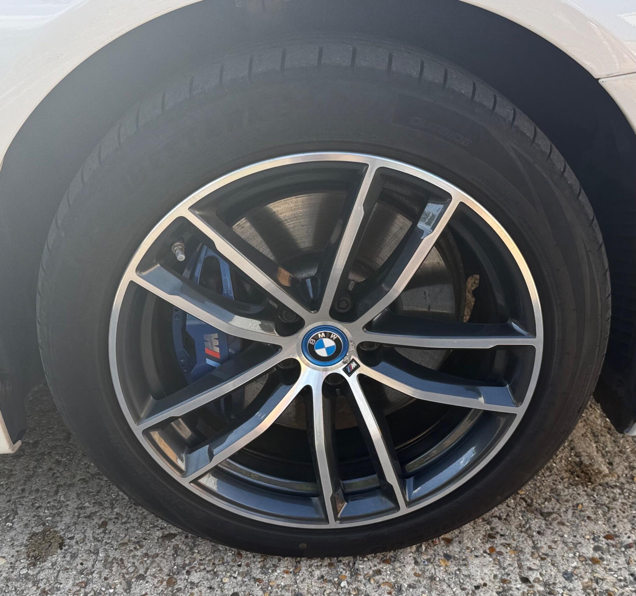 BMW 5 Series view 26
