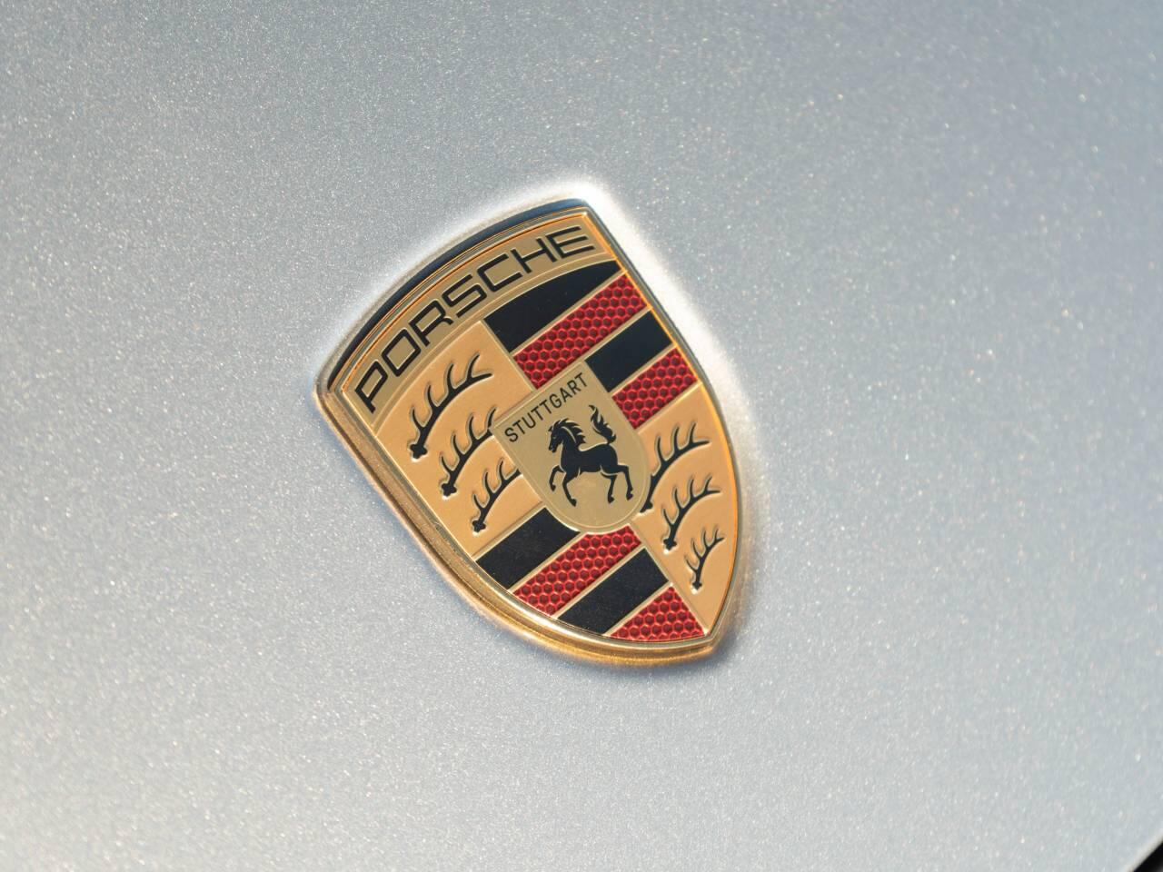 Porsche 911 view 42