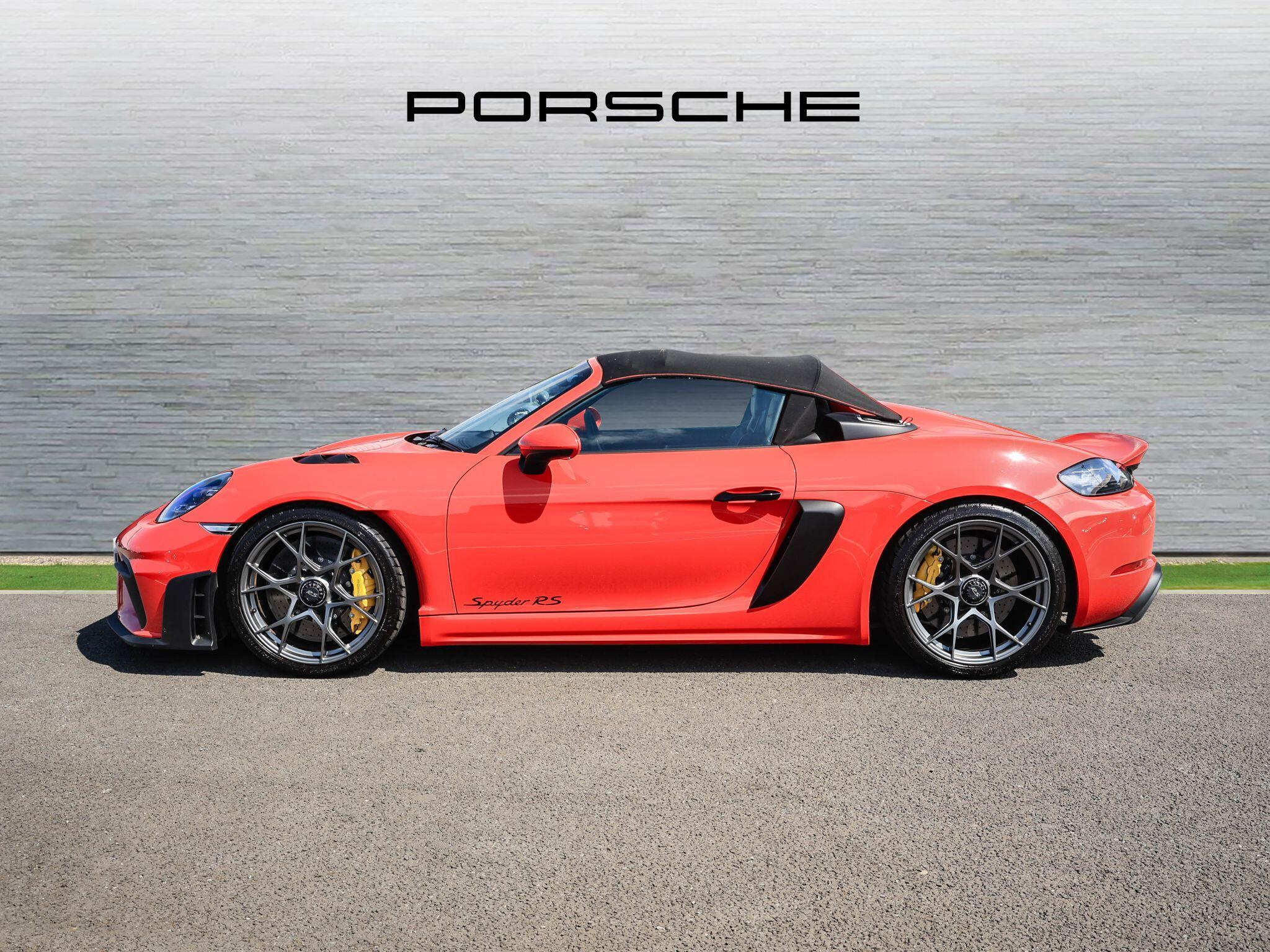 Porsche 718 Spyder view 34