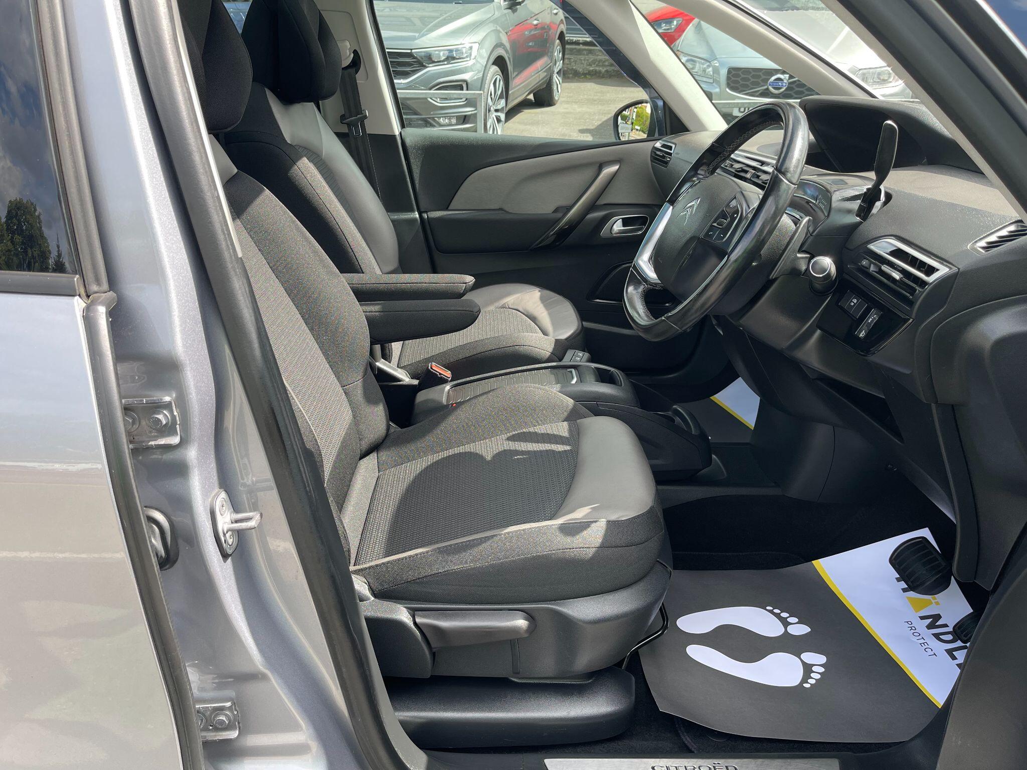 Citroen Grand C4 Spacetourer view 31
