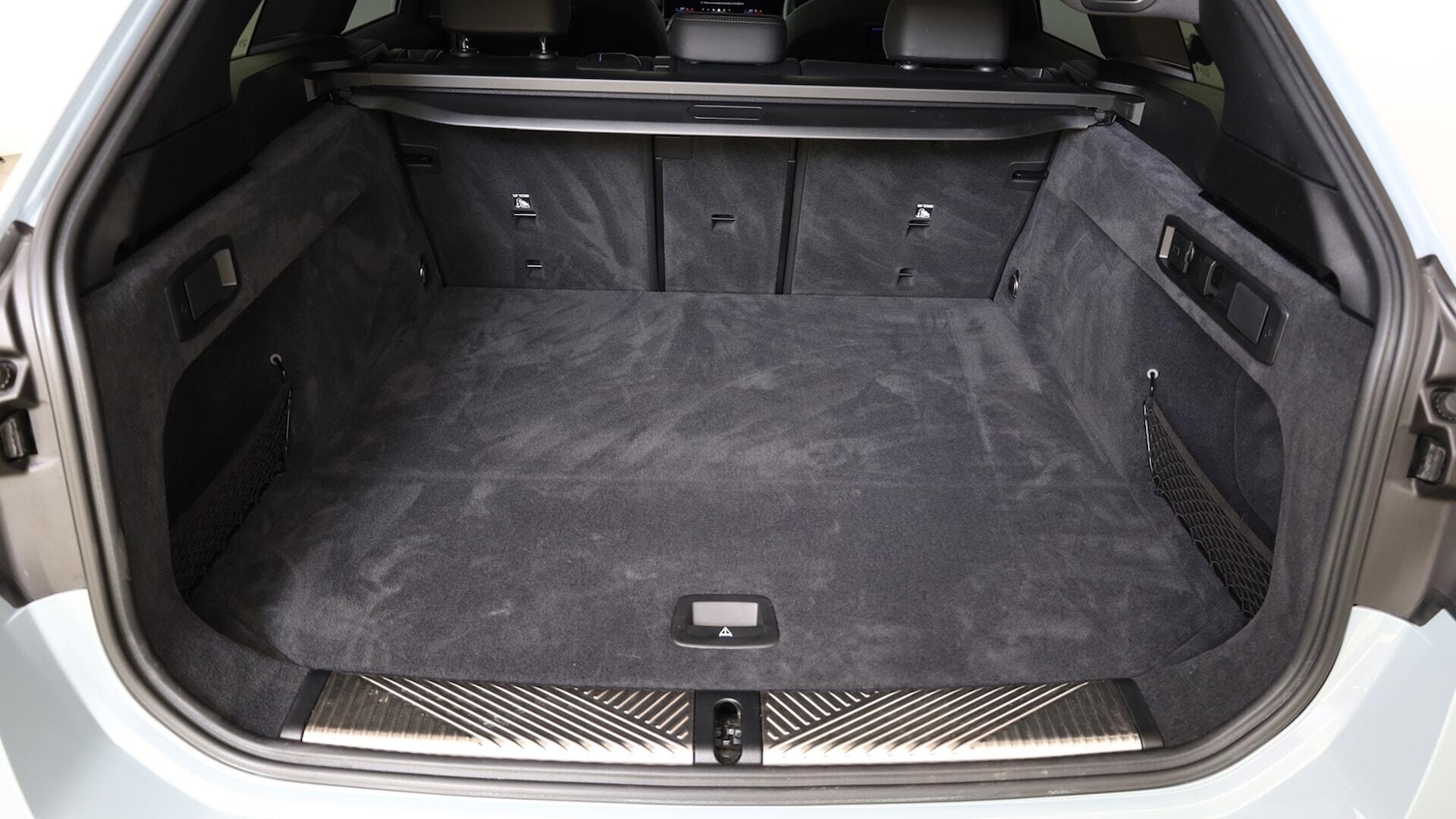 BMW 5 Series view 13
