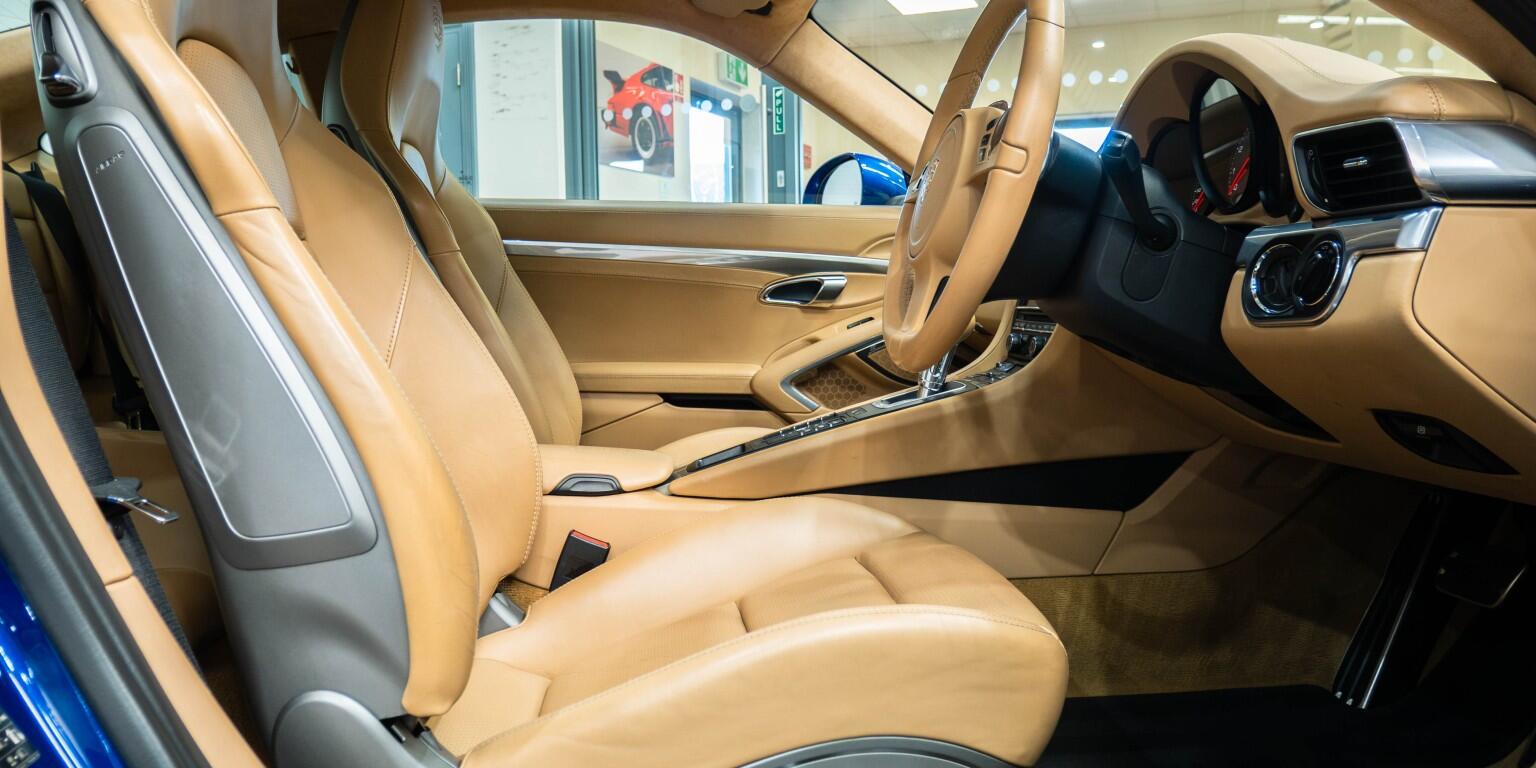 Porsche 911 view 14