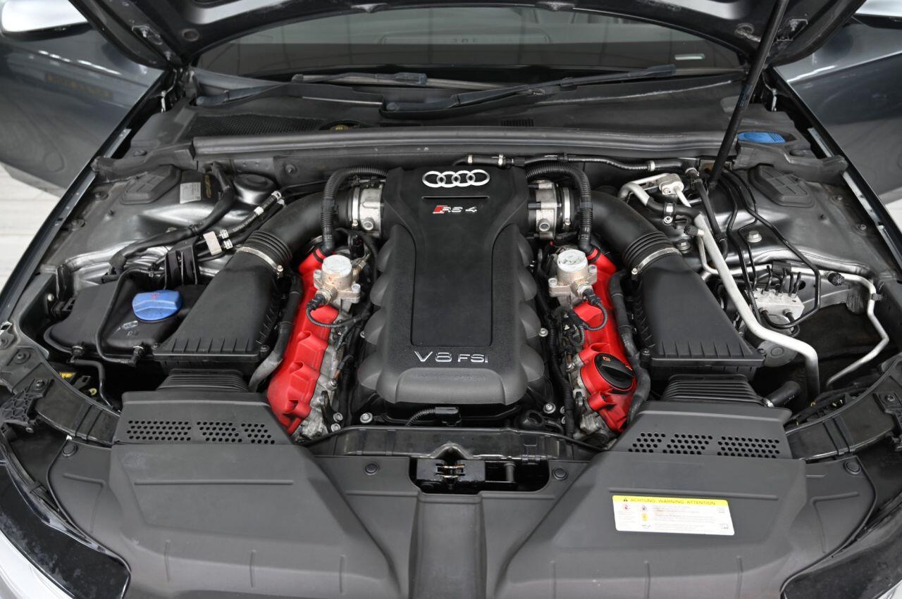 Audi RS4 Avant view 38