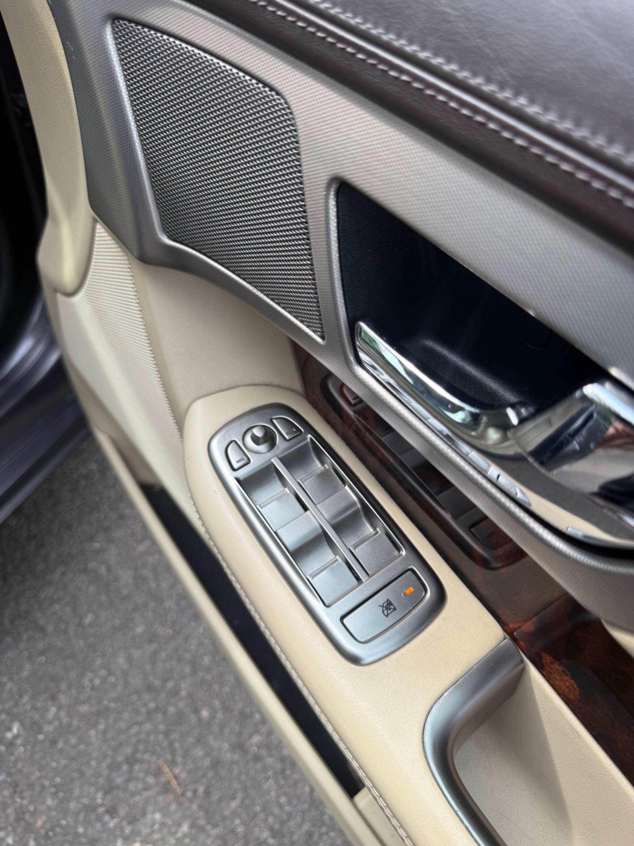 2008 Jaguar XF image 37