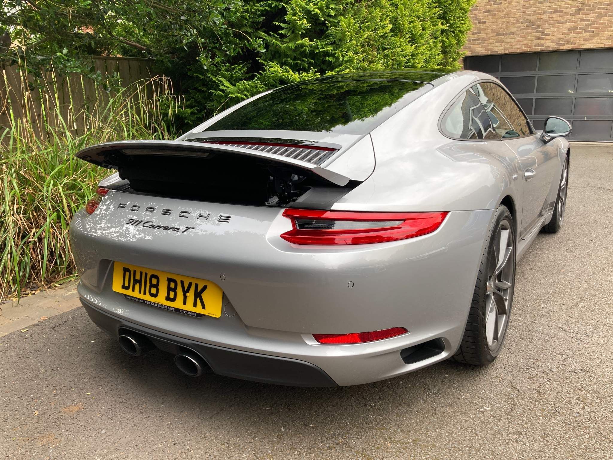 Porsche 911 view 22