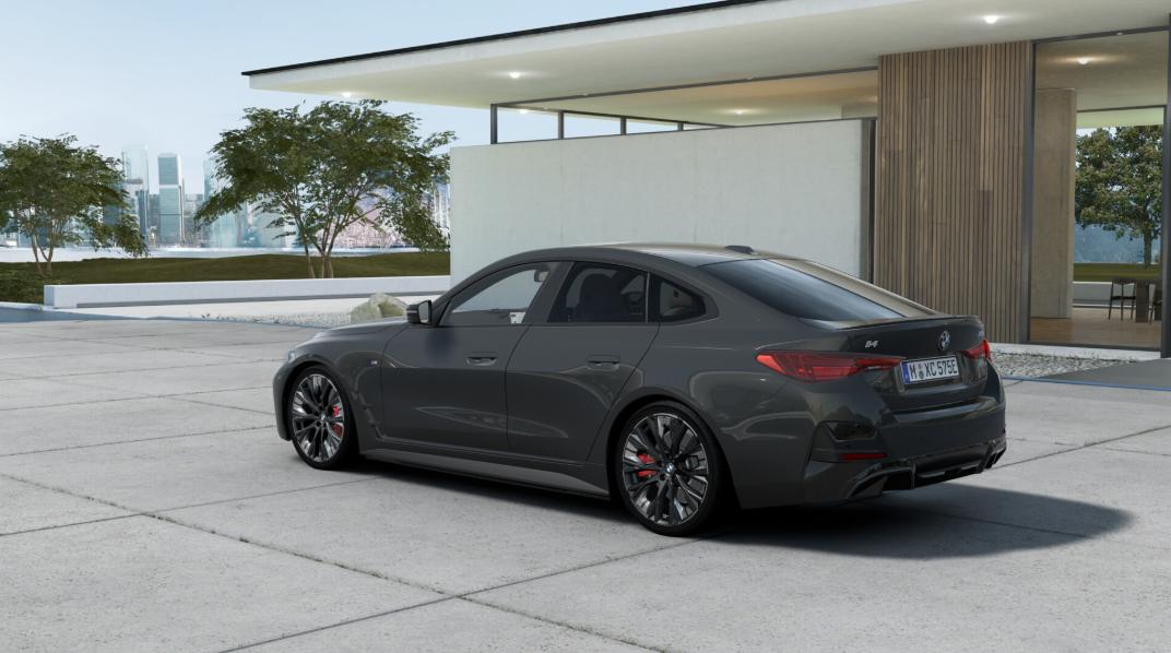 BMW i4 view 10