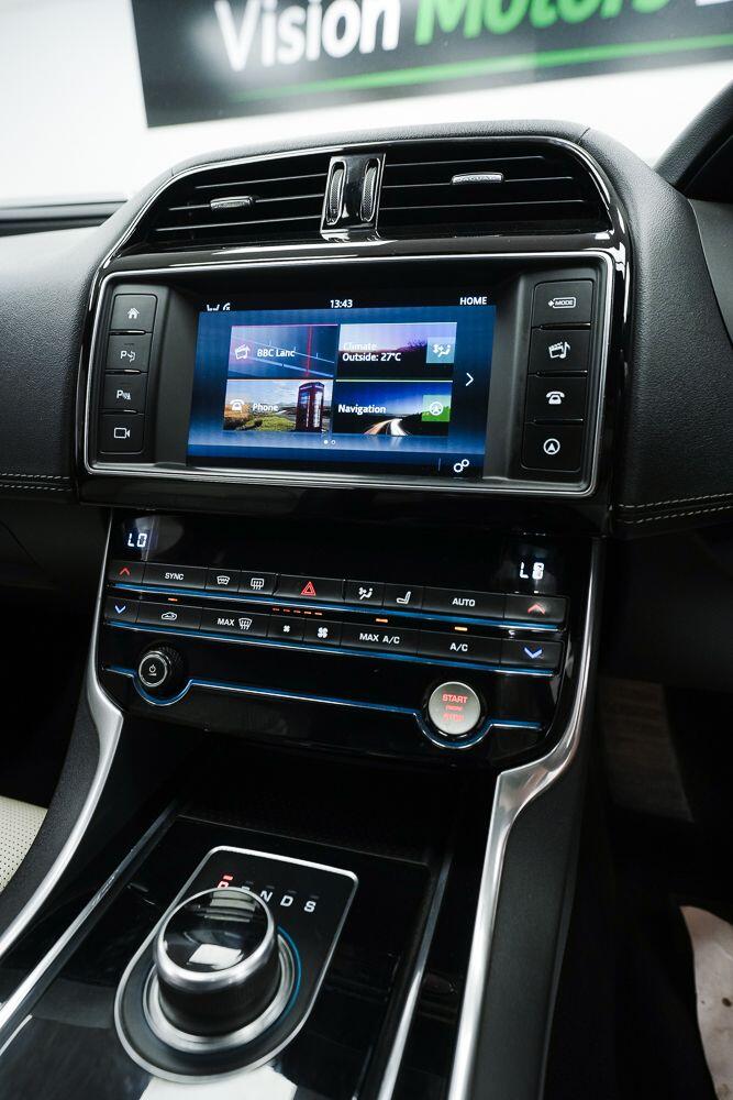 Jaguar Xe view 22