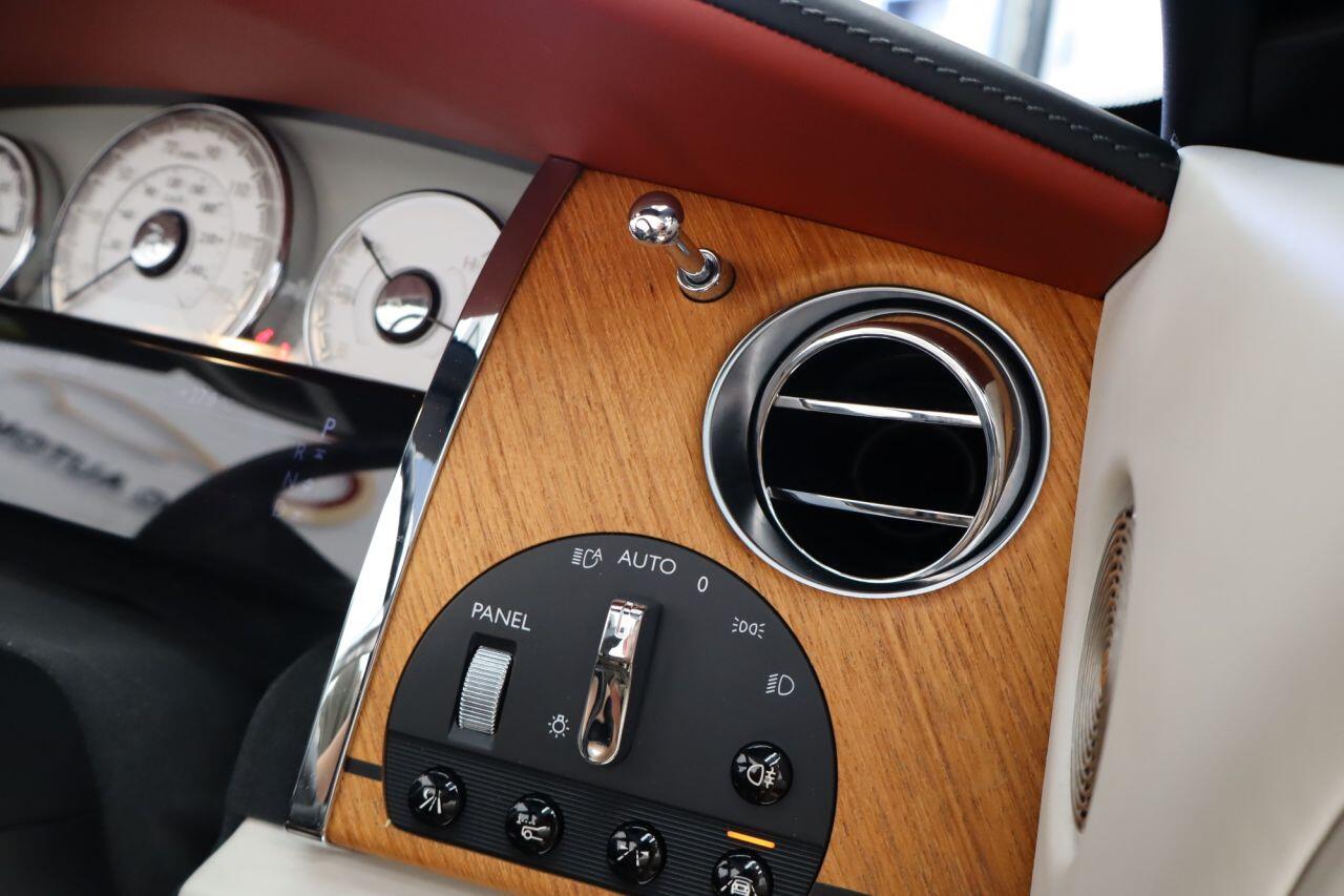 Rolls-Royce Dawn view 3