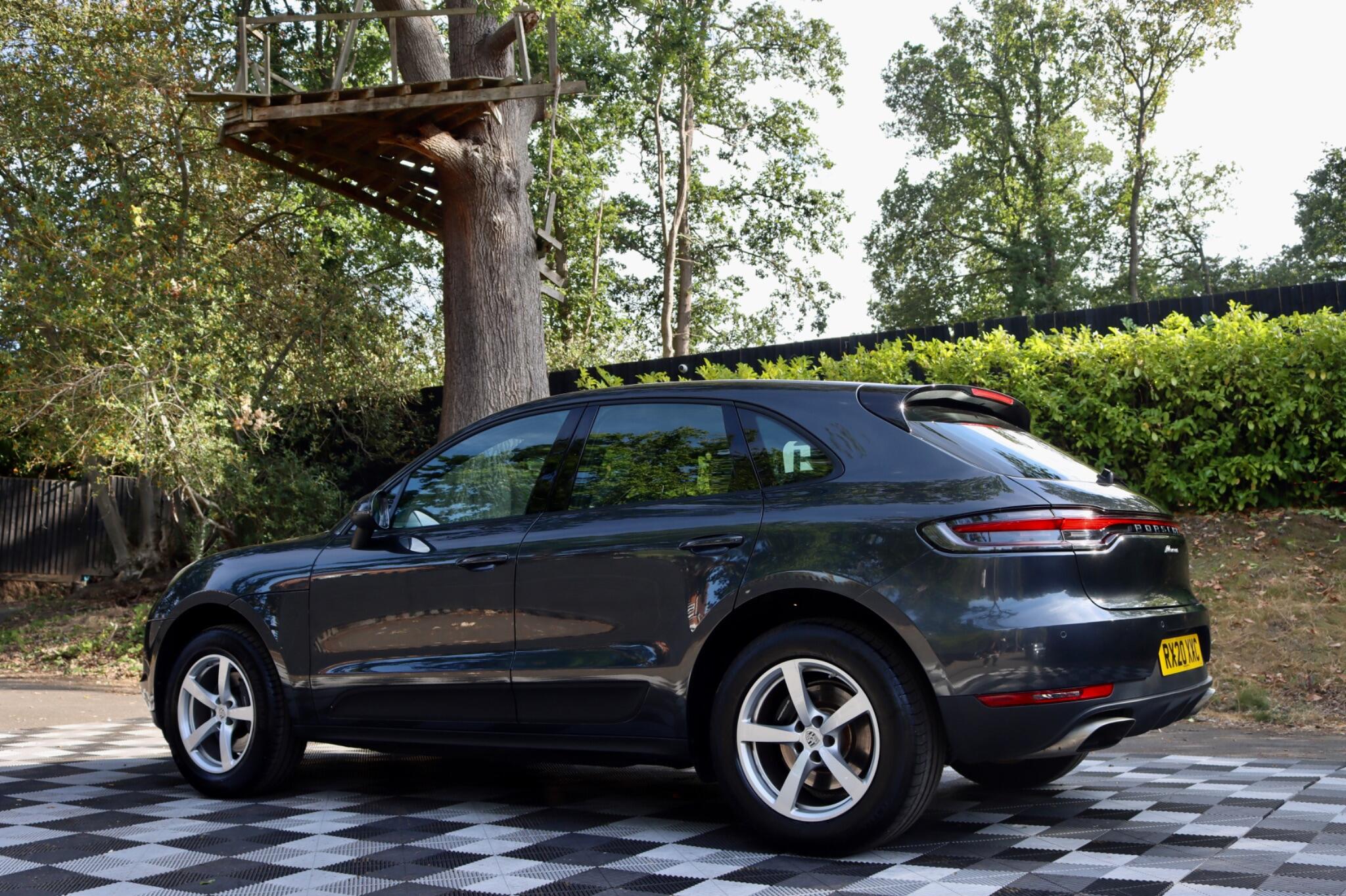 Porsche Macan view 24