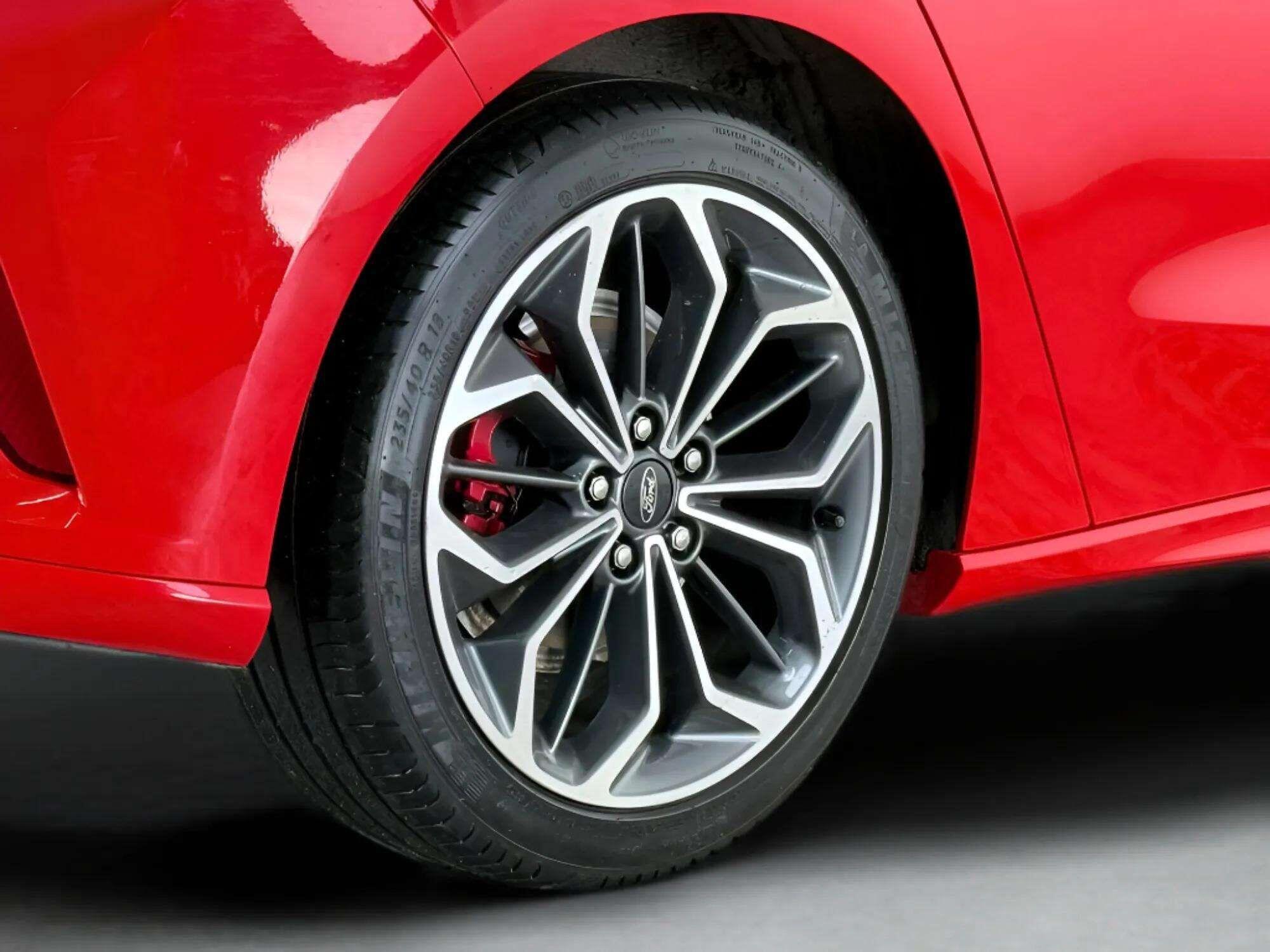 Ford Focus view 9