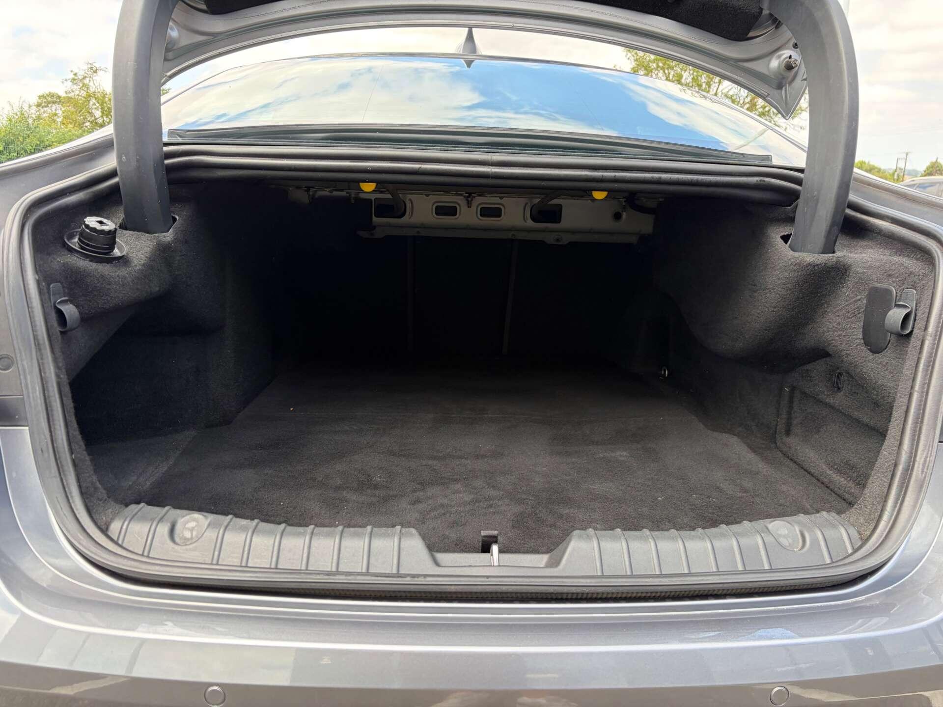 Jaguar XF view 25