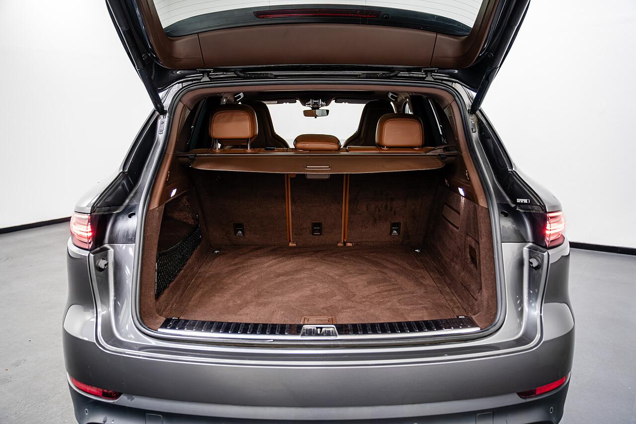 Porsche Cayenne view 39