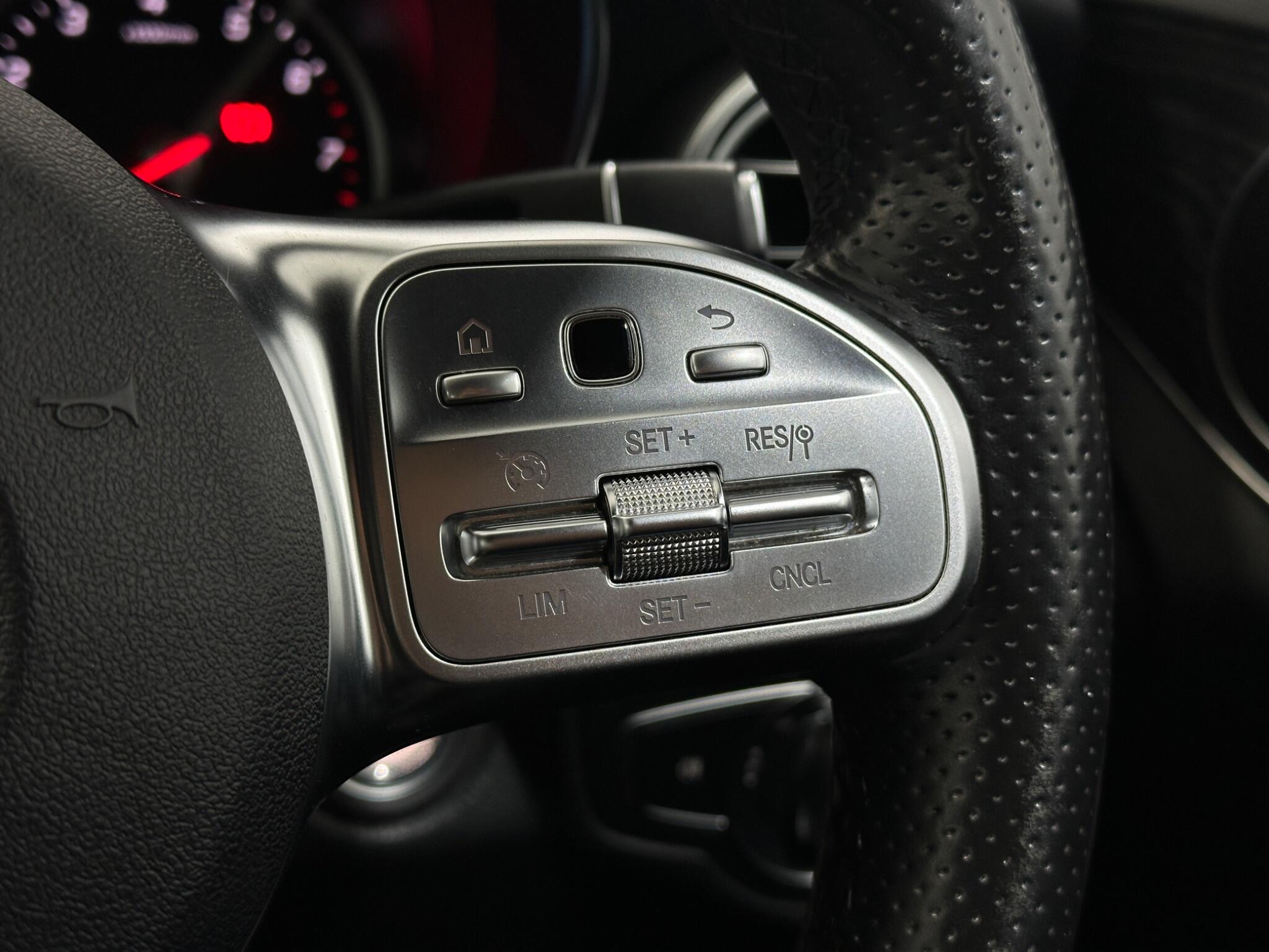 Mercedes-Benz C-Class view 15