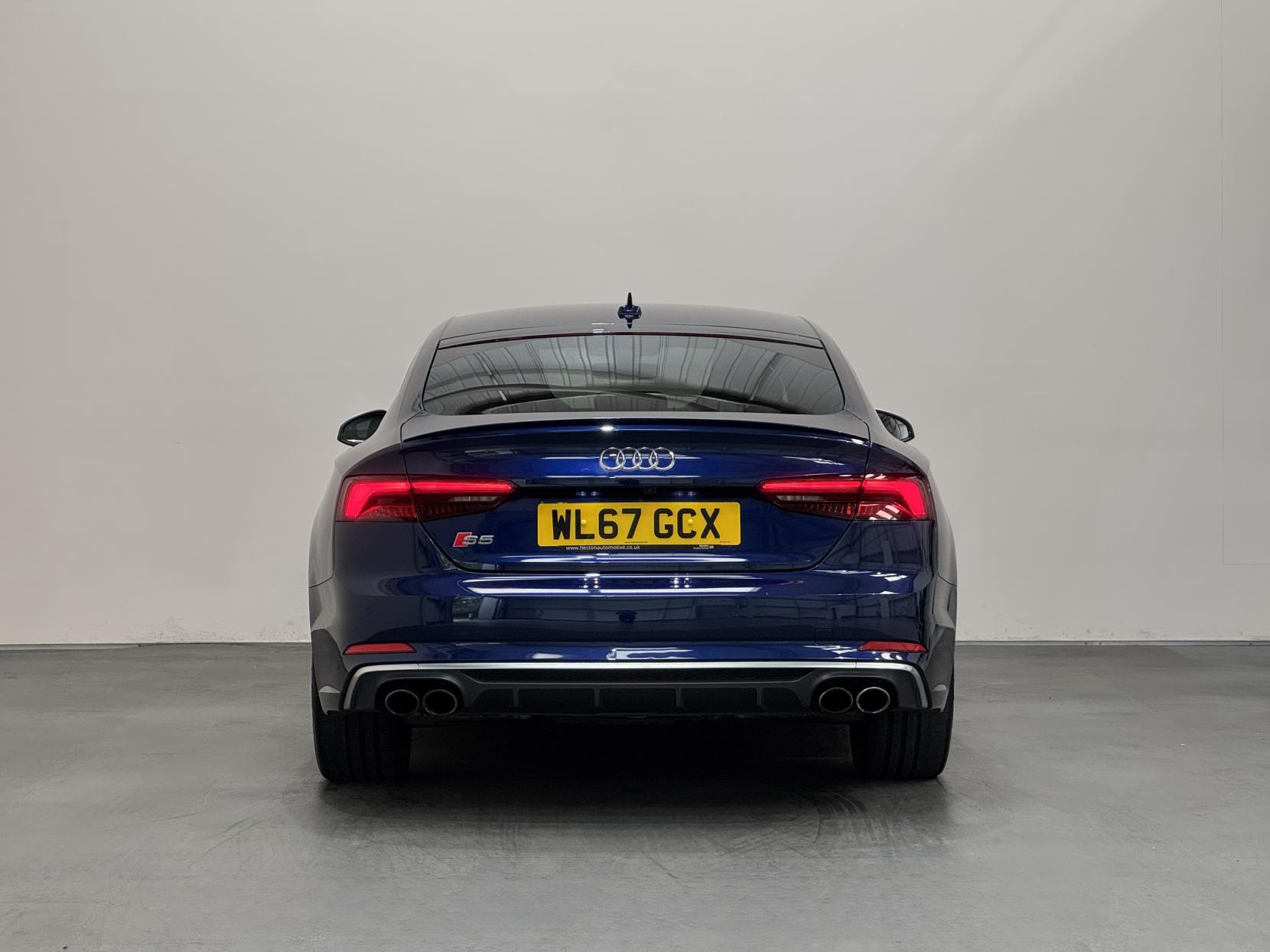 Audi S5 view 9