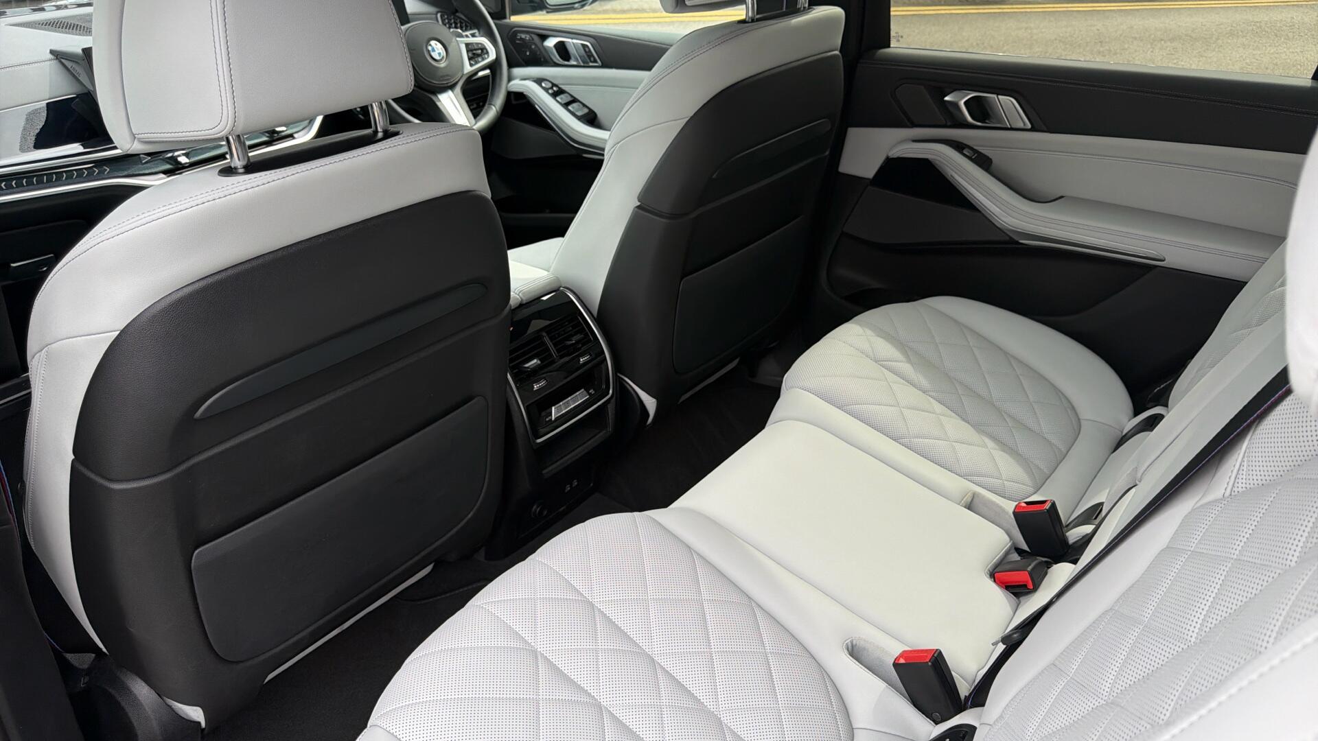 BMW X7 view 45