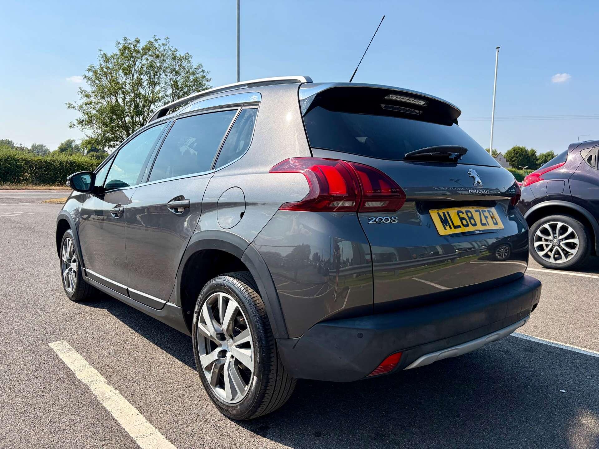 Peugeot 2008 view 6