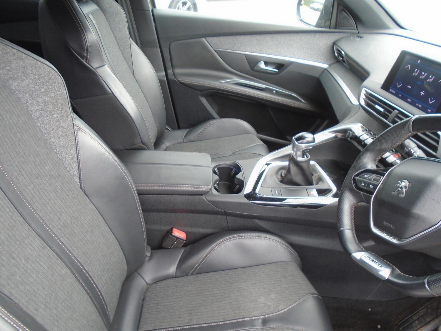 Peugeot 3008 view 10