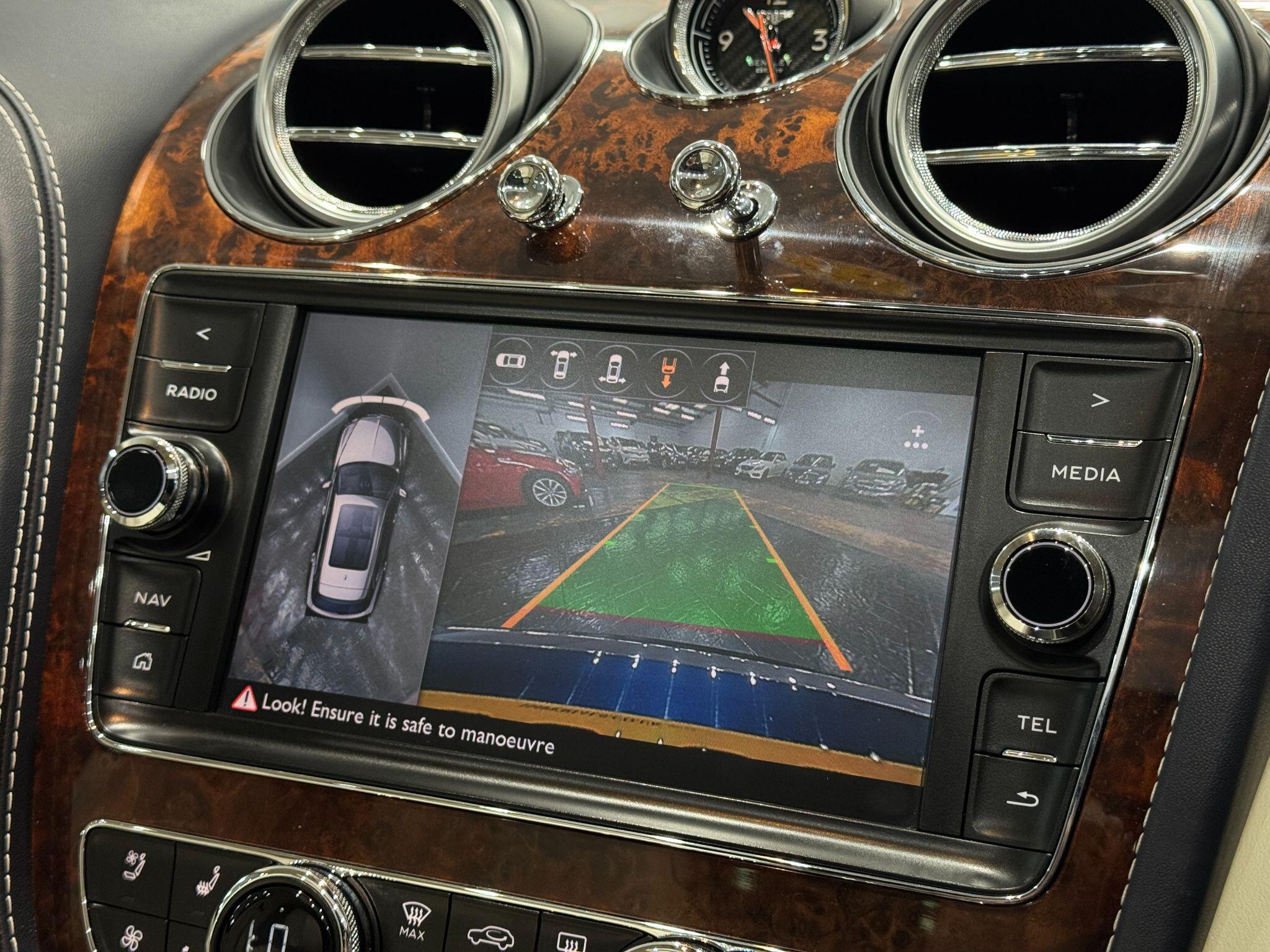 Bentley Bentayga view 37