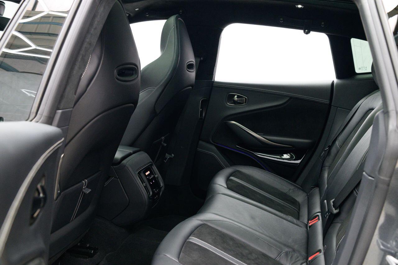 Aston Martin DBX view 32