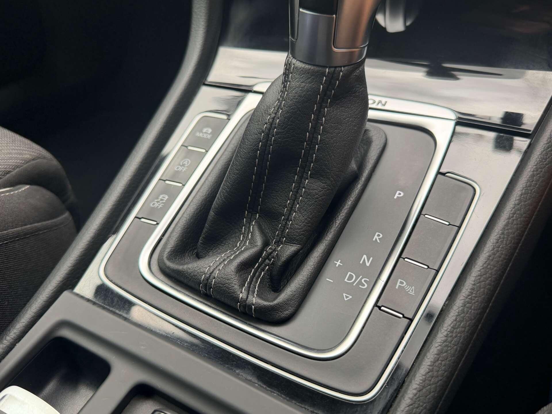 Volkswagen Golf view 18