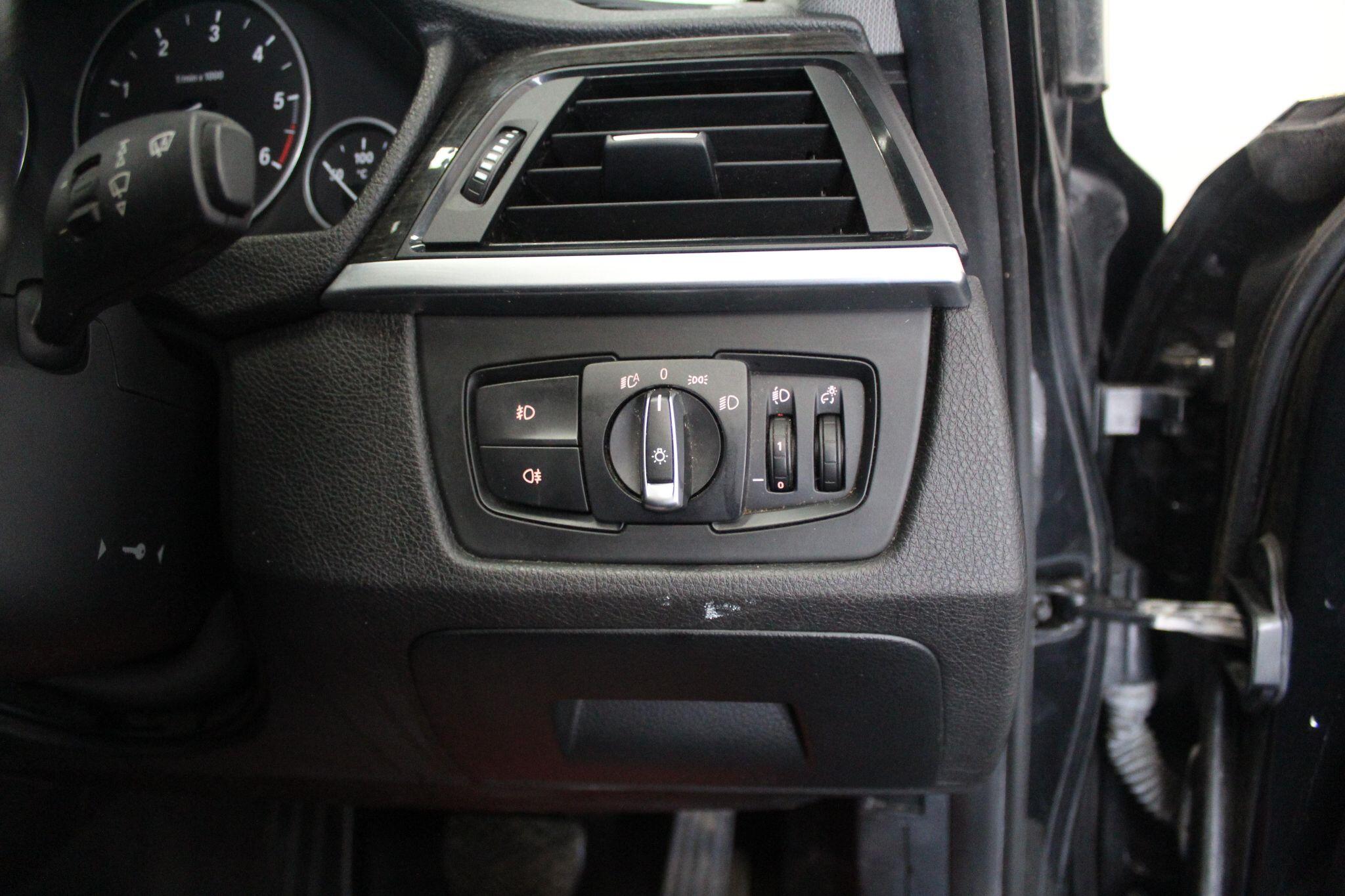 BMW 3 Series view 44